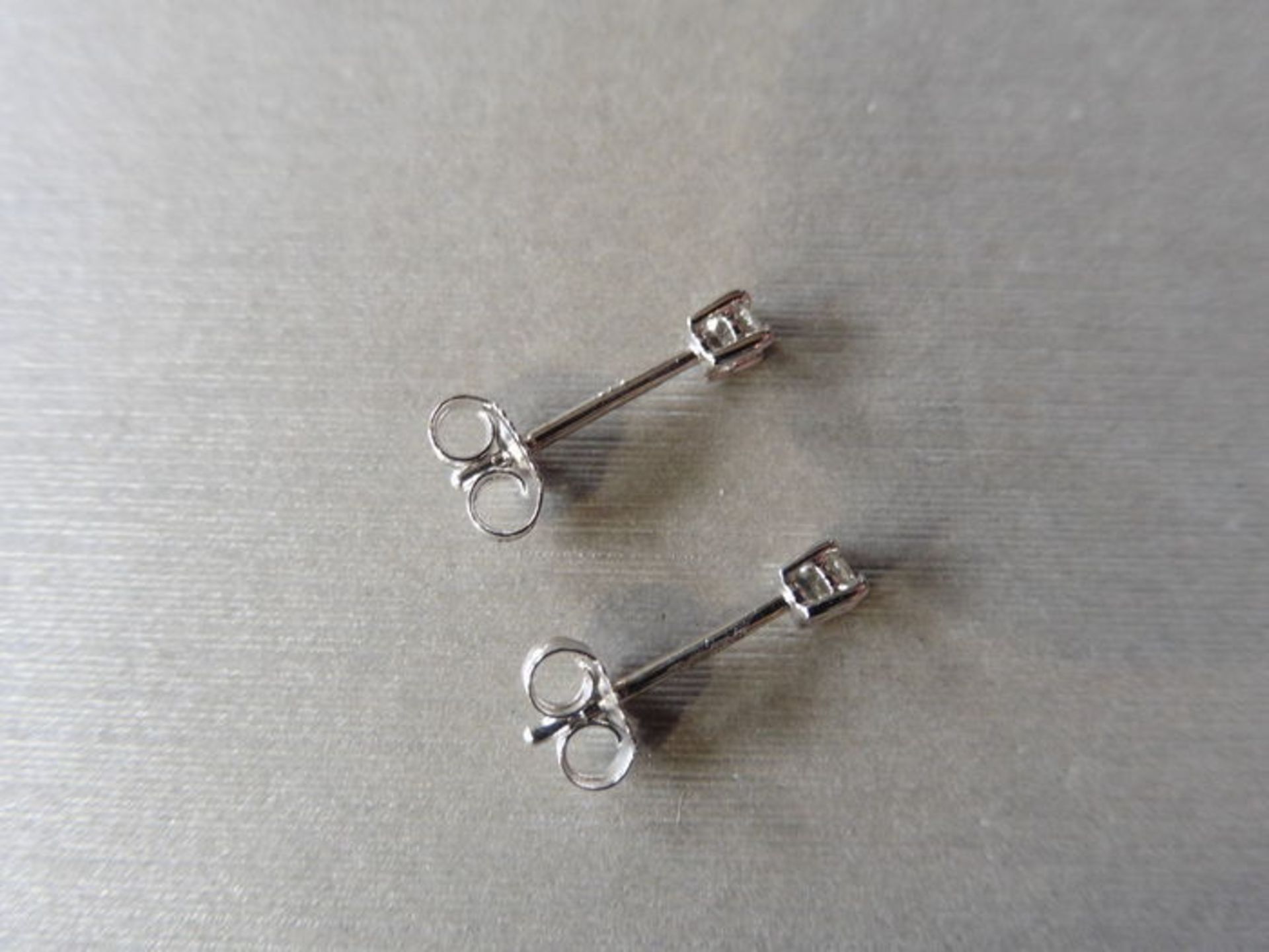 0.25ct diamond solitaire stud earrings set in platinum 950. Brilliant cut diamonds I colour, si2 - Bild 3 aus 3
