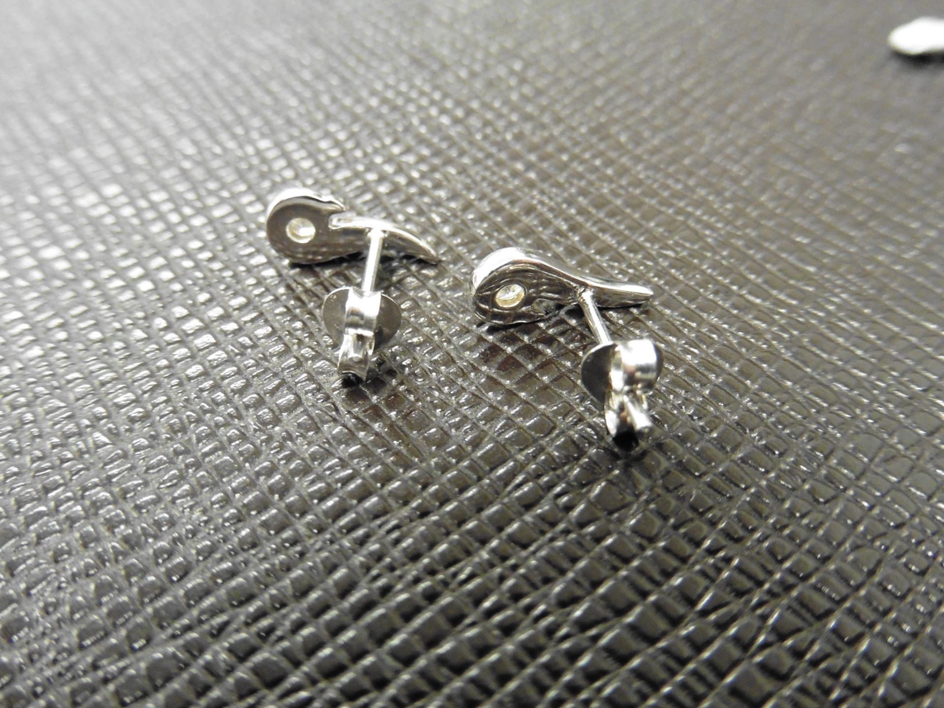 0.20ct diamond swirl style earrings set in platinum 950. 2 small brilliant cut diamonds, H/I - Image 3 of 3
