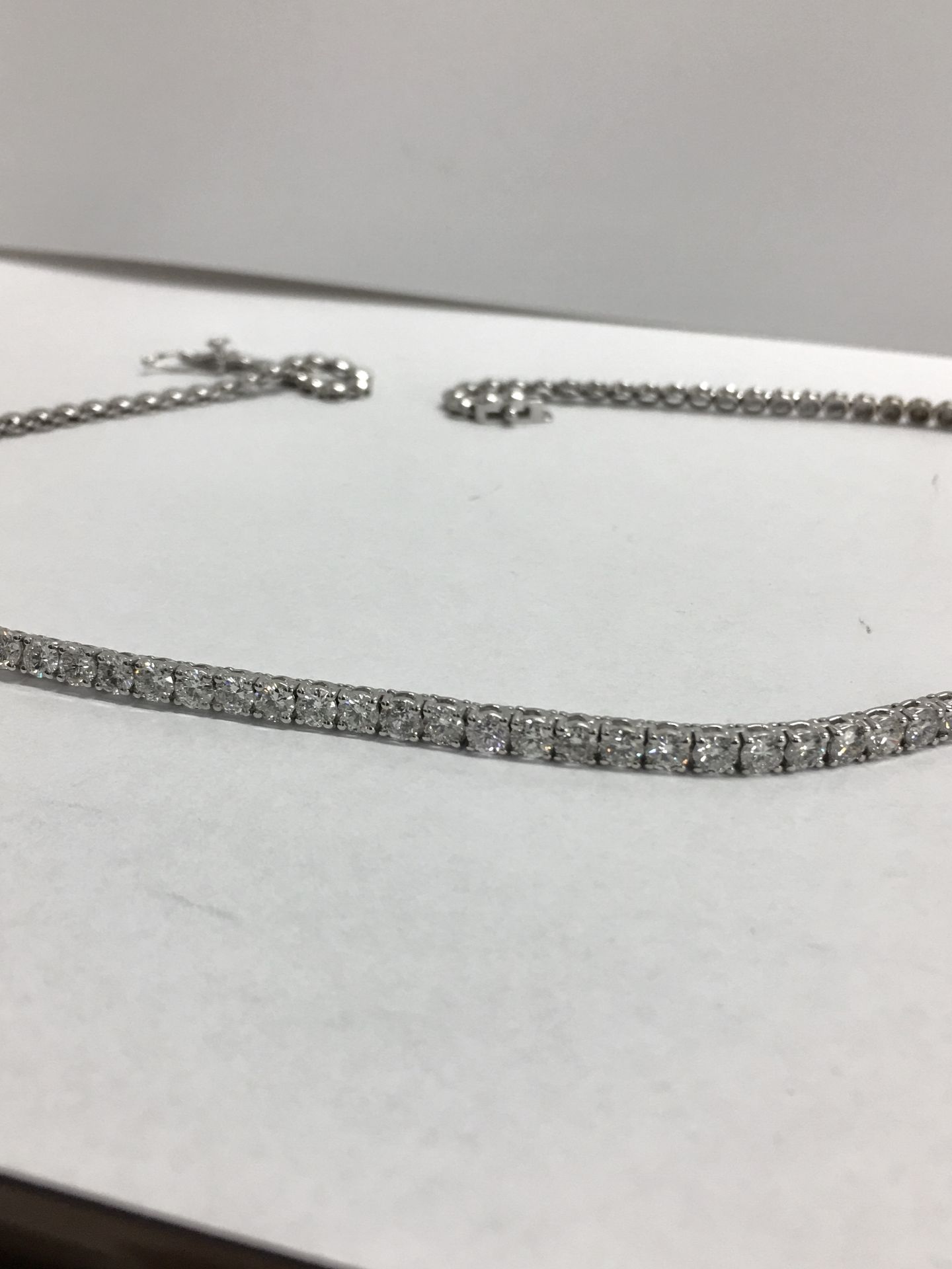 9.80ct 18ct white gold diamond necklace ,9.80ct h colour si grade diamonds,21.3gms 18ct white - Image 2 of 10