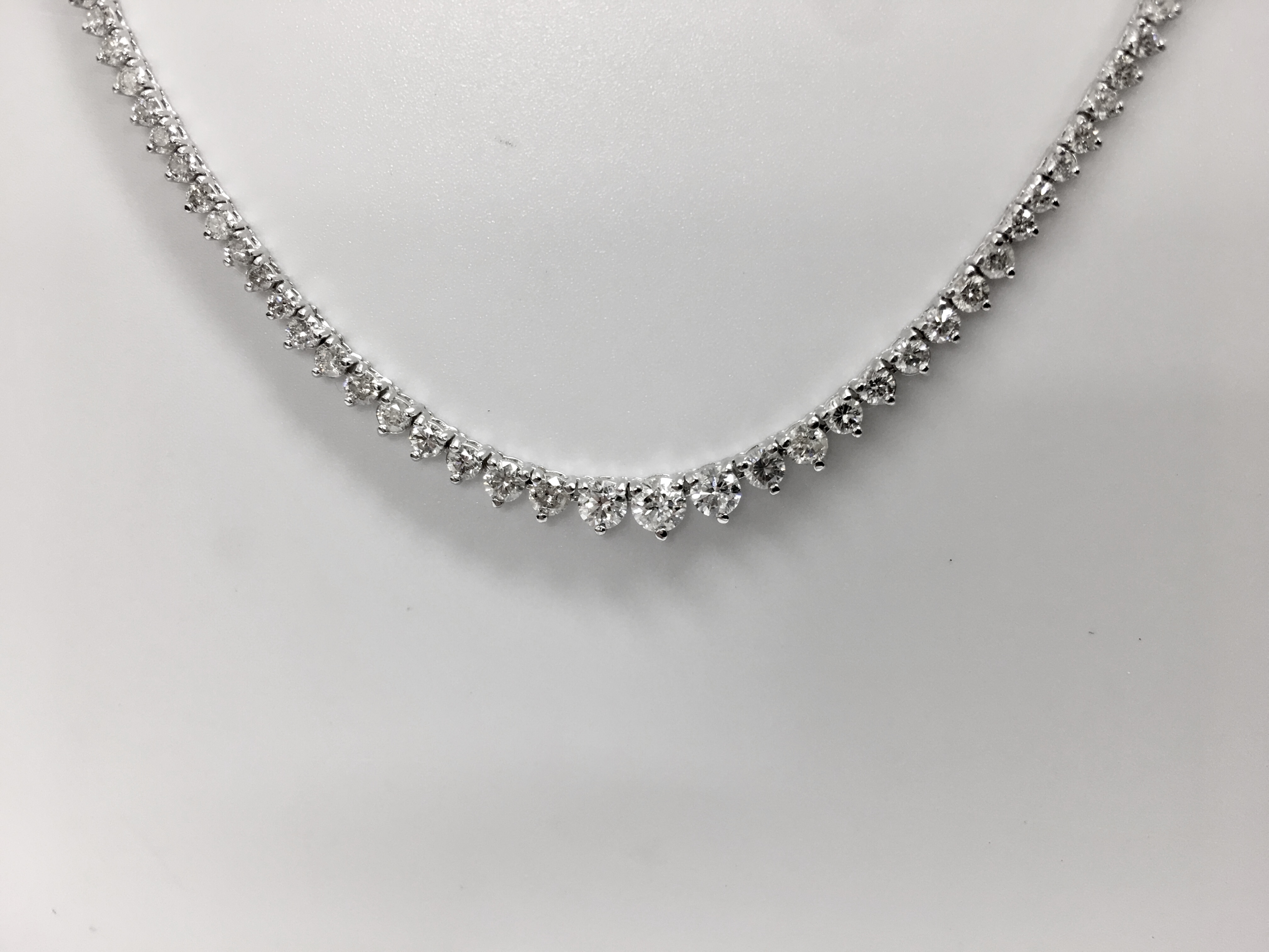 6.75ct diamond necklace ,168 diamonds h colour si grade set in 18ct white gold ,13.4gms ,17Ó uk