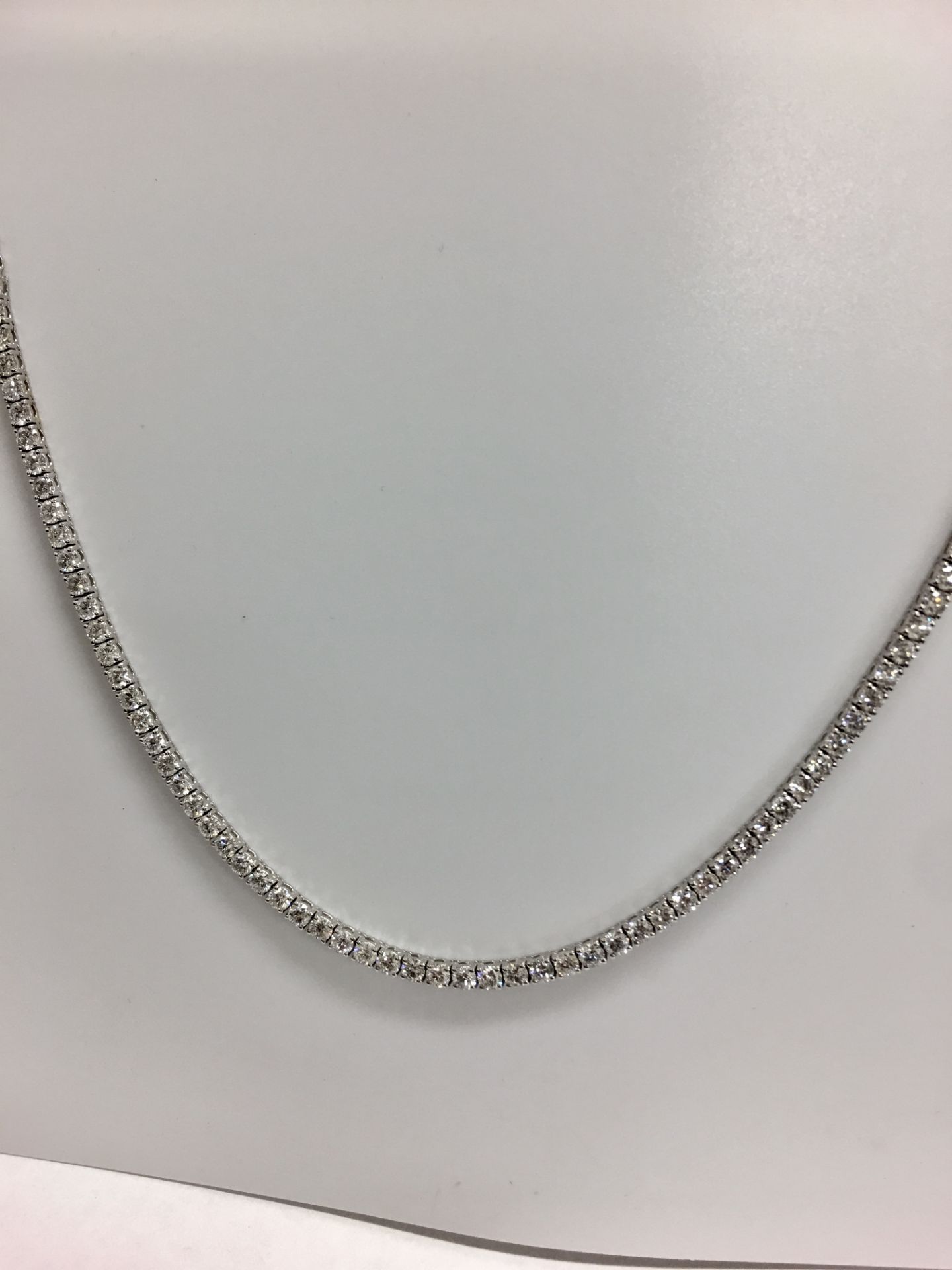 9.80ct 18ct white gold diamond necklace ,9.80ct h colour si grade diamonds,21.3gms 18ct white - Image 6 of 10