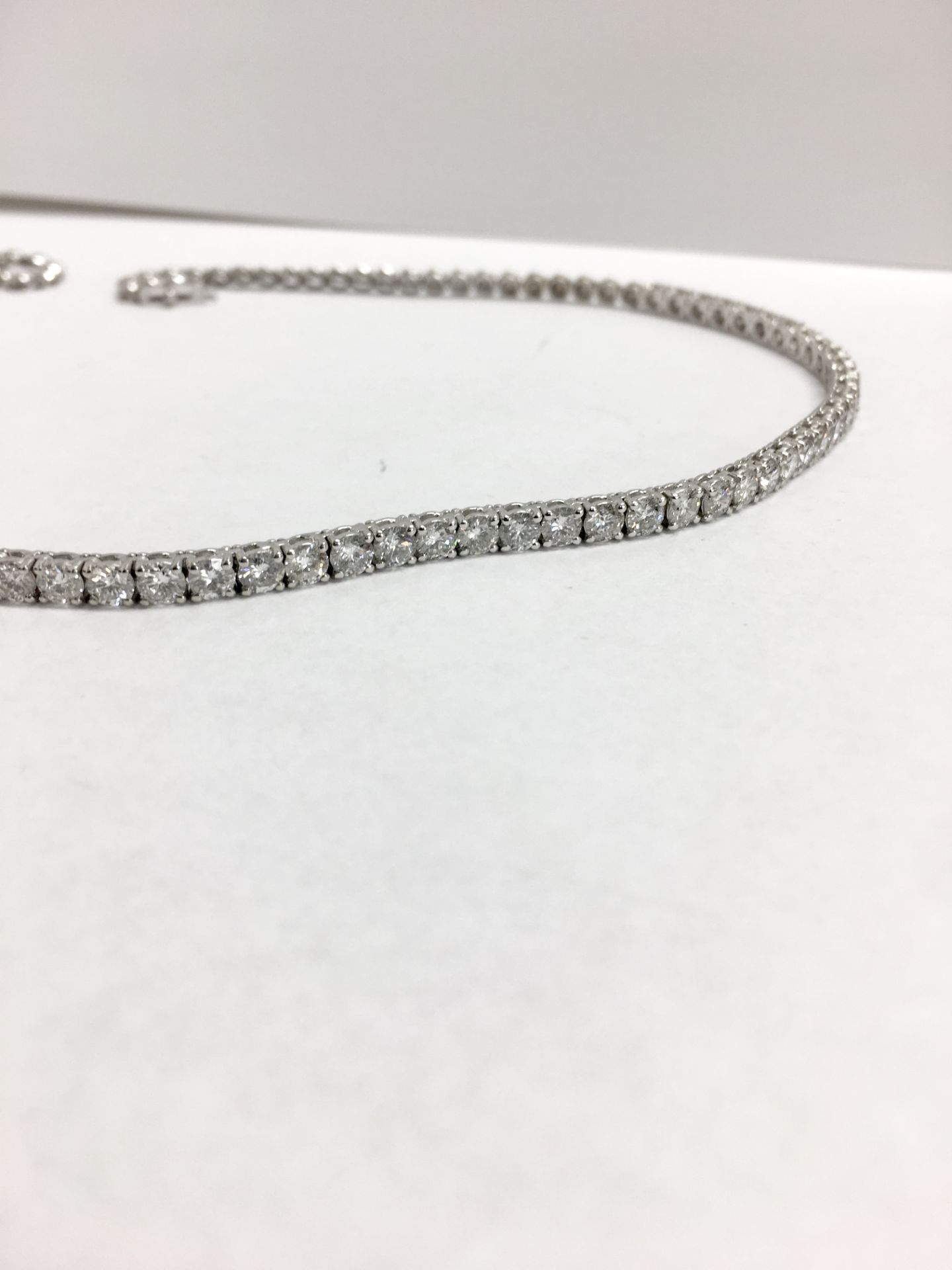 9.80ct 18ct white gold diamond necklace ,9.80ct h colour si grade diamonds,21.3gms 18ct white - Image 4 of 10