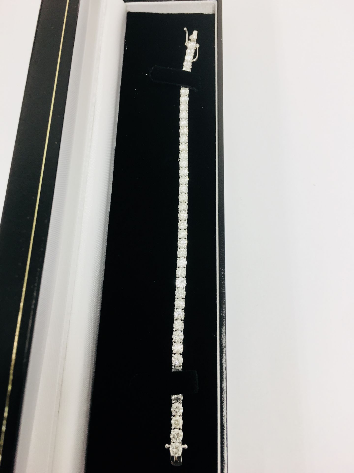 10ct diamond bracelet ,diamonds h colour si grade ,44x 3.75mm diamonds,11.75gms 18ct white gold 7Ó, - Image 5 of 7