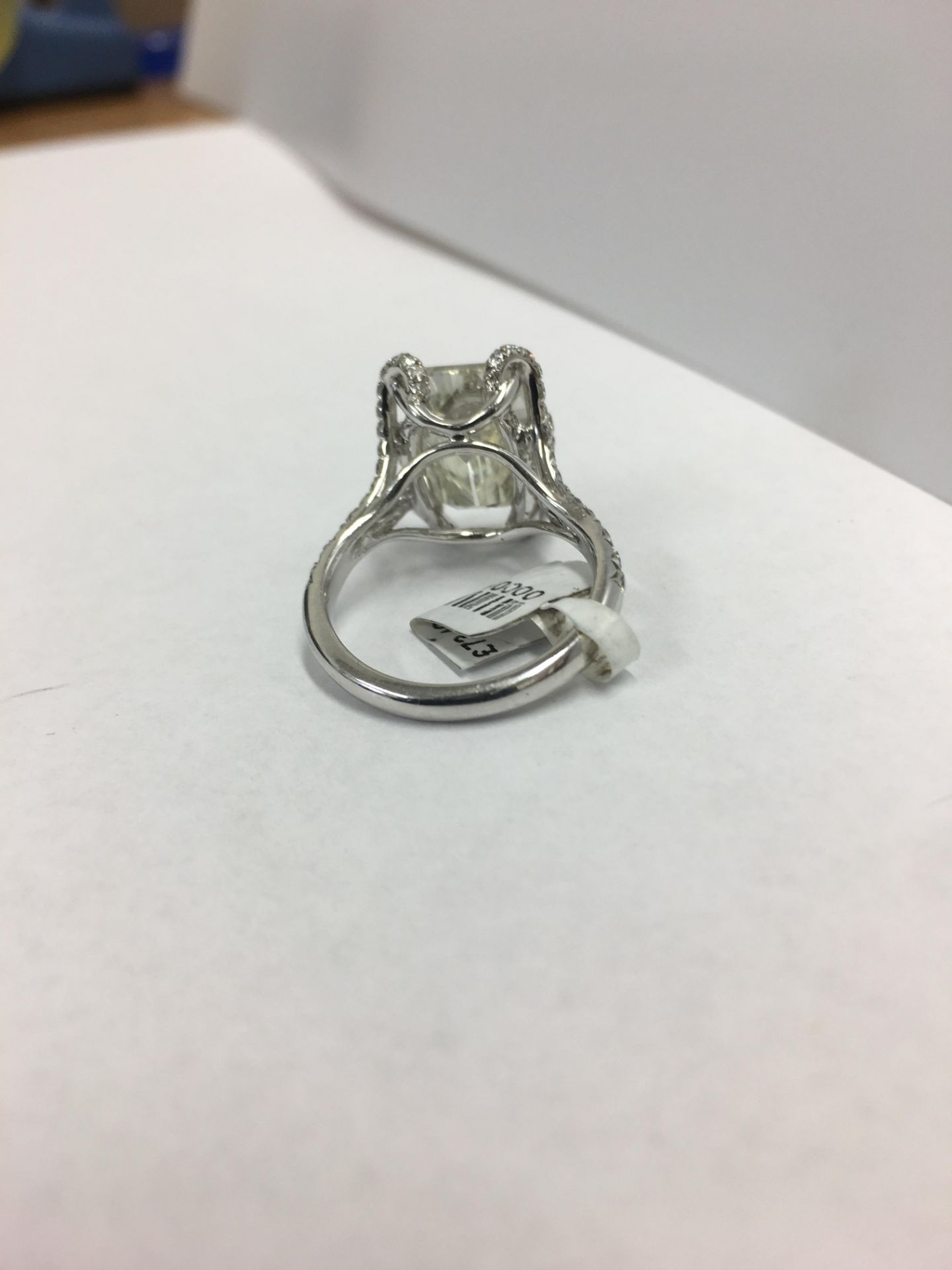 6ct Emerald cut diamond ring,H colour si clarity ,18ct white gold setting with 50x0.02ct round - Image 4 of 5