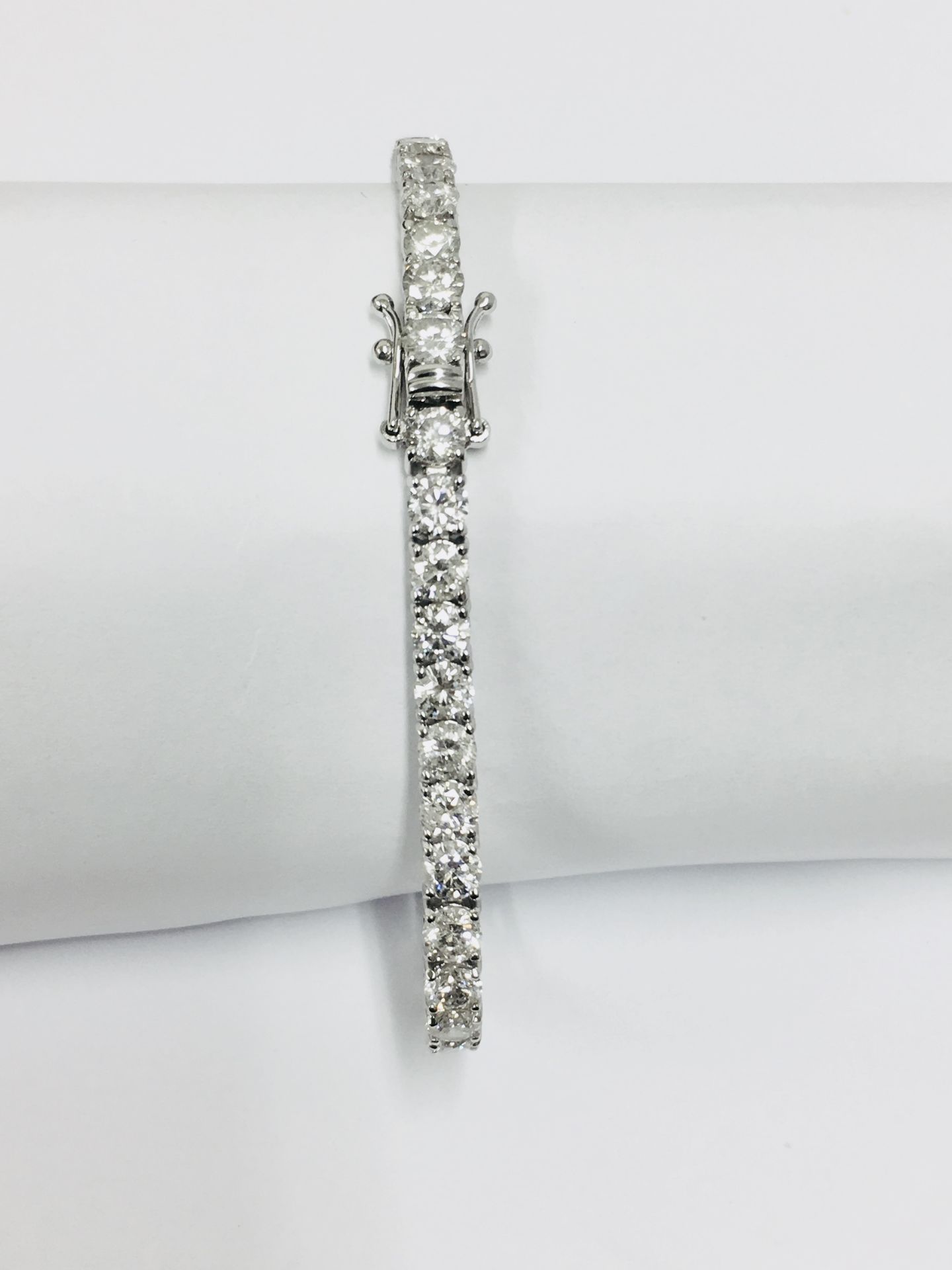 10ct diamond bracelet ,diamonds h colour si grade ,44x 3.75mm diamonds,11.75gms 18ct white gold 7Ó, - Image 4 of 7