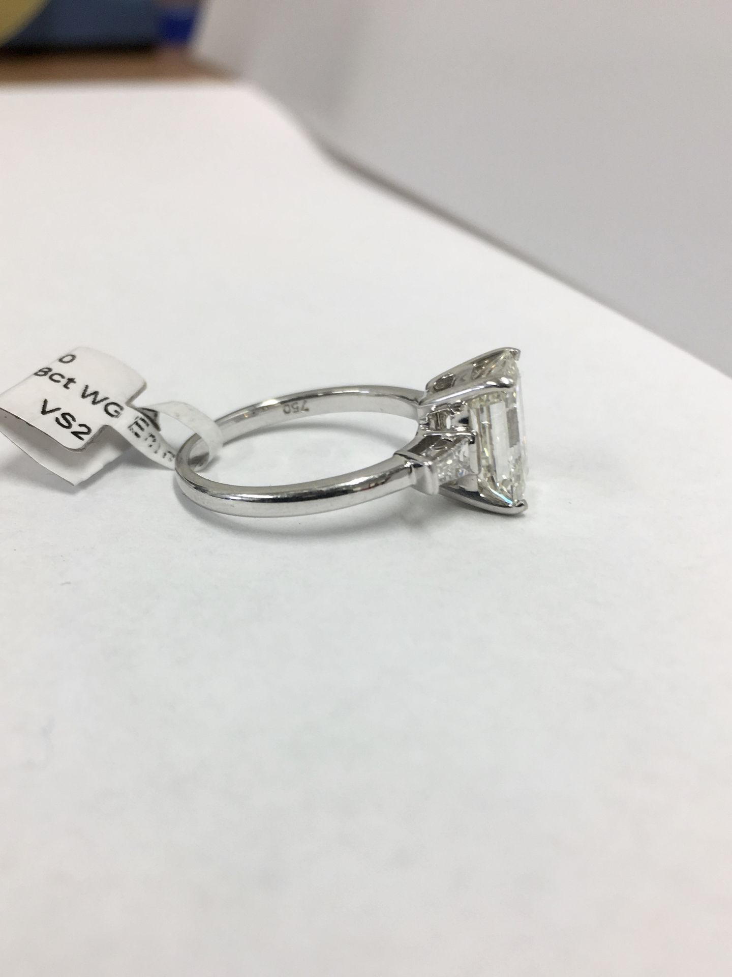 3.19ct Emerald cut diamond Ring,3.19ct emerald cut diamond I colour vs2 quality HRD certification - Image 5 of 5