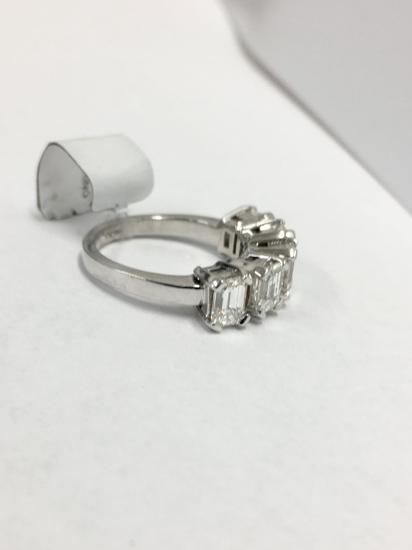 2.50ct Five stone diamond ring ,2.50ct emerald cut diamonds g vs clarity,5.8gms 18ct white gold size - Image 3 of 4