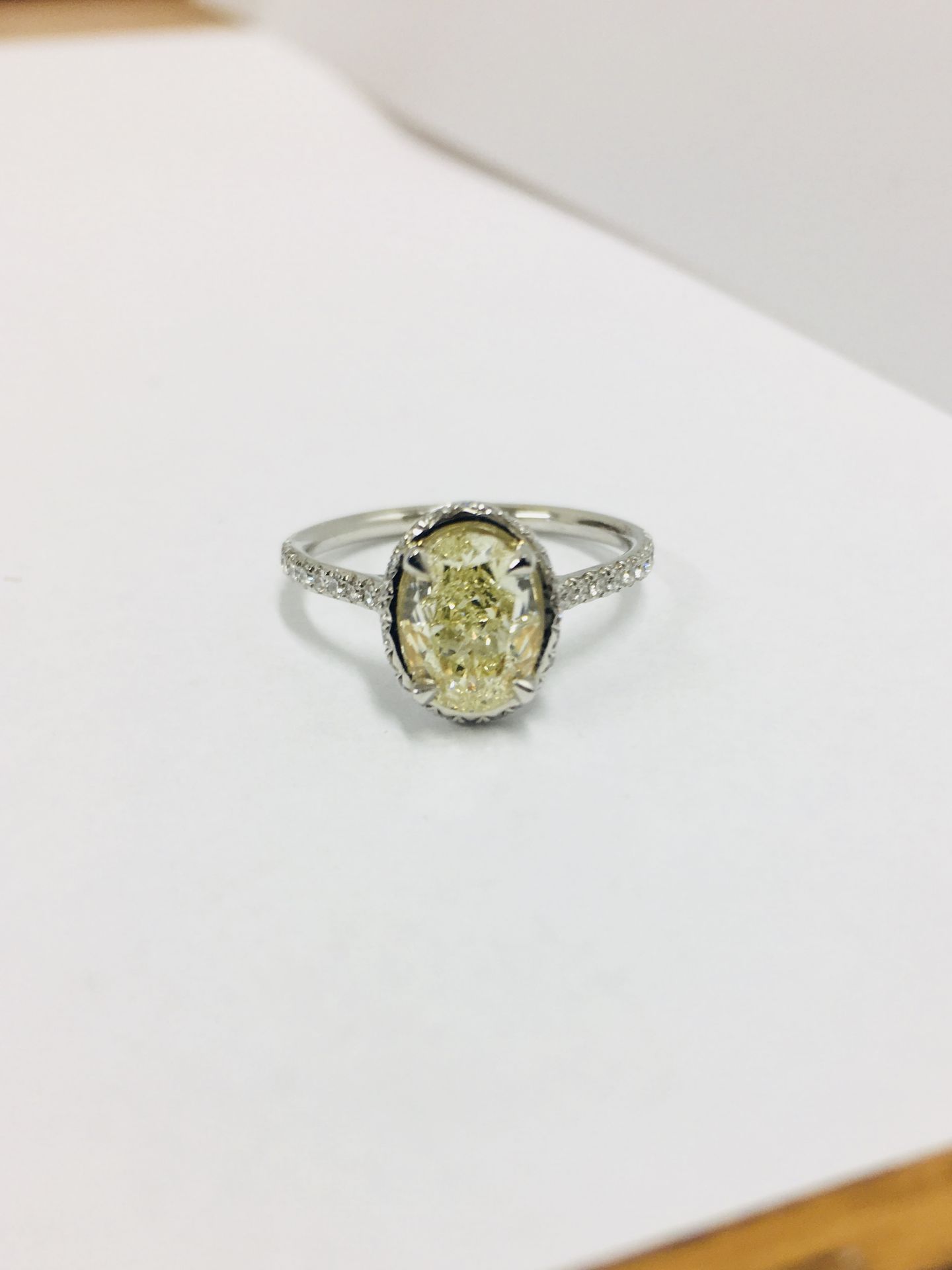1.51ct Oval Fancy yellow diamond Vs1 grade GIA certification 2196772617,18ct white gold diamond