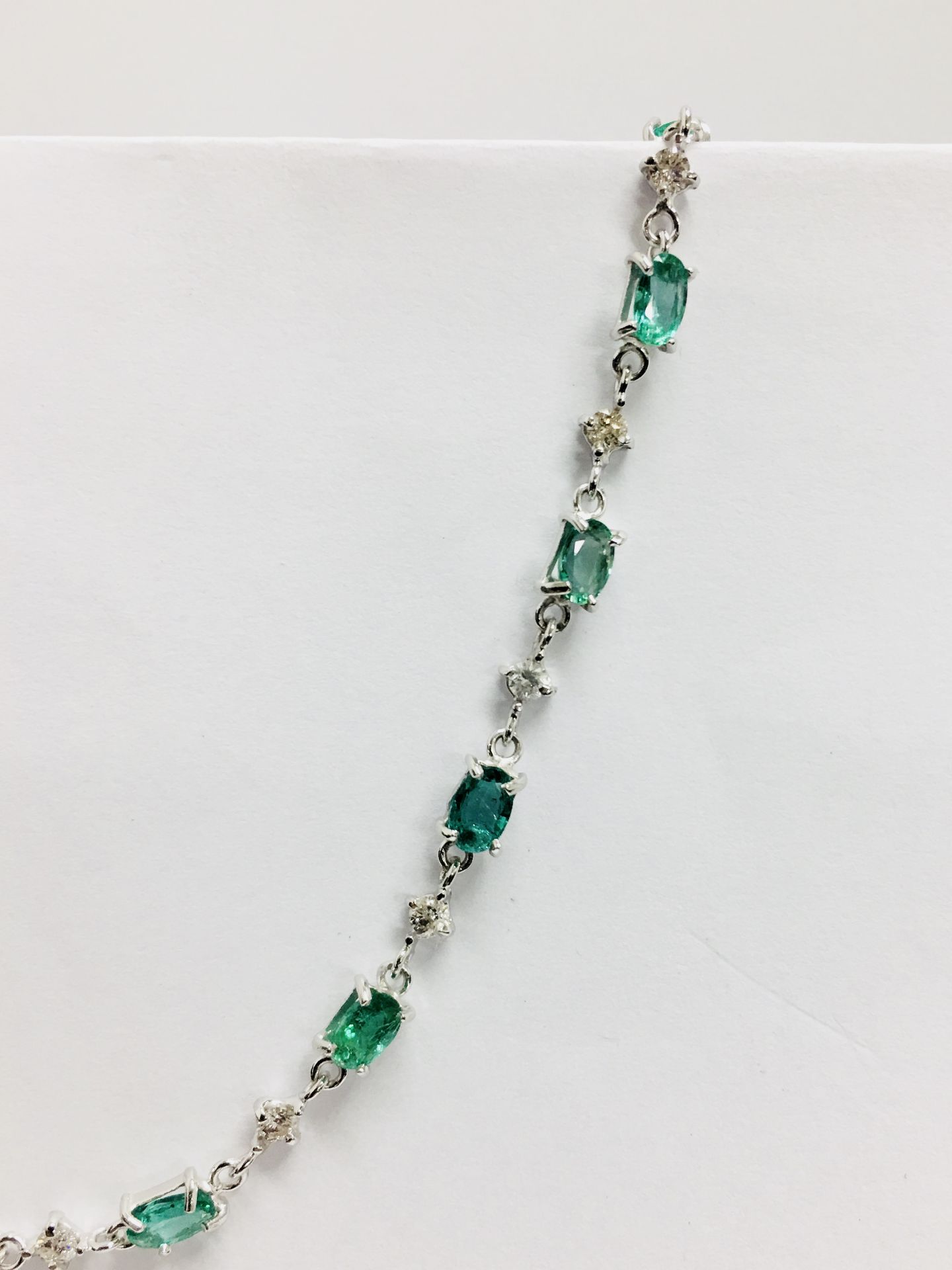 6ct emerald and diamond bracelet.Set with emerald cut ( treated ) emeralds and small brilliant cut - Image 6 of 7