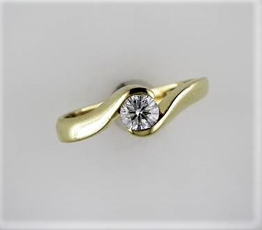 "A Fully Restored" 0.25 ct Brilliant Round Crossover Over Ring - Image 2 of 3