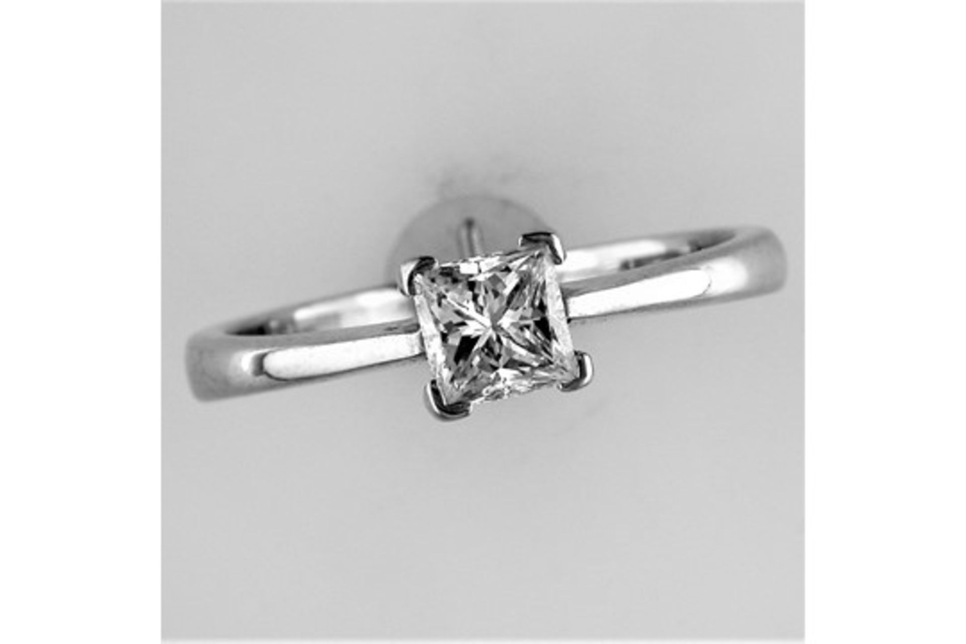 A New 0.51 Carat Princess Cut Solitaire Ring - Bild 2 aus 4