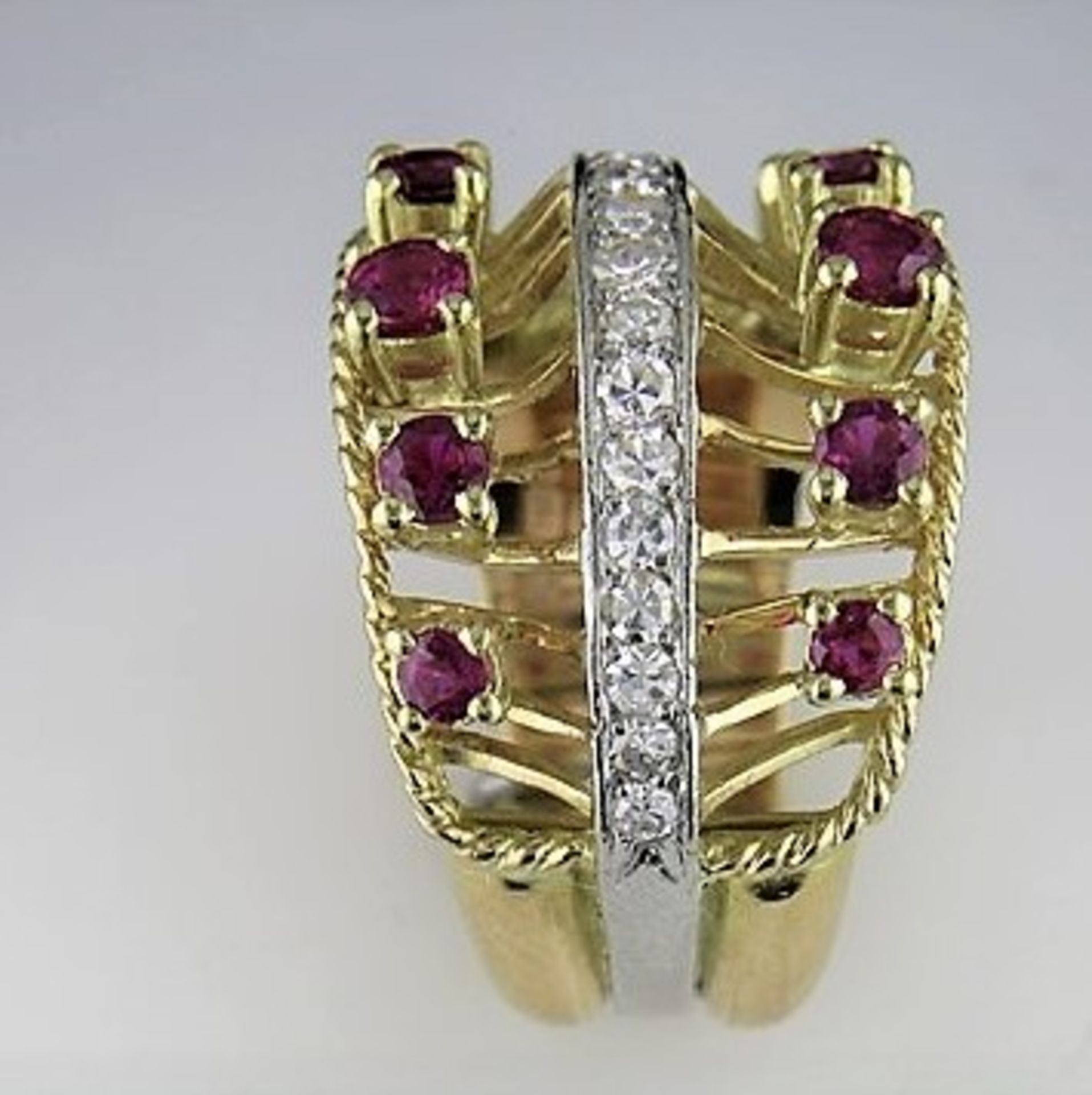 A Bespoke Ruby and Diamond Ring - Bild 3 aus 4