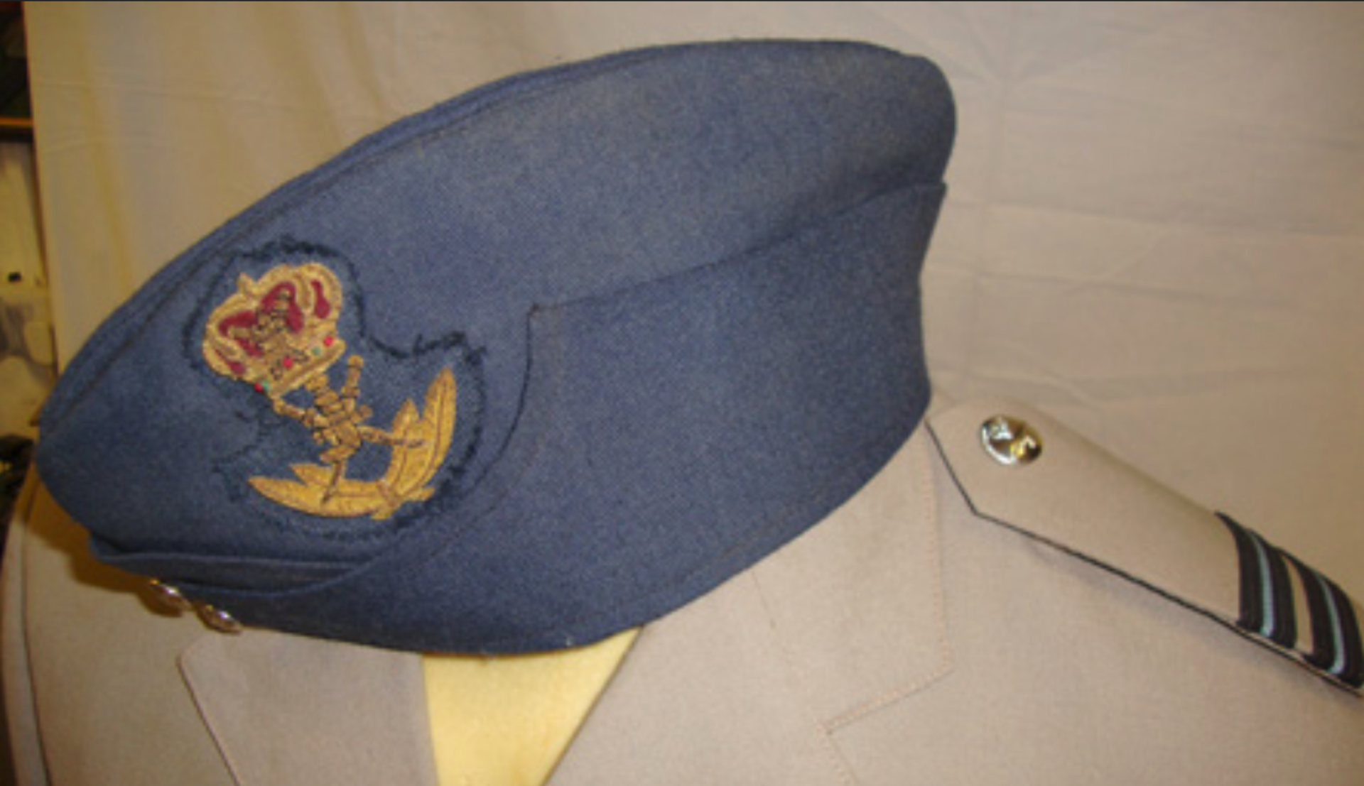 Cold War RAF Officer in Sultan of Oman Air Force Uniform & cap - Image 3 of 3