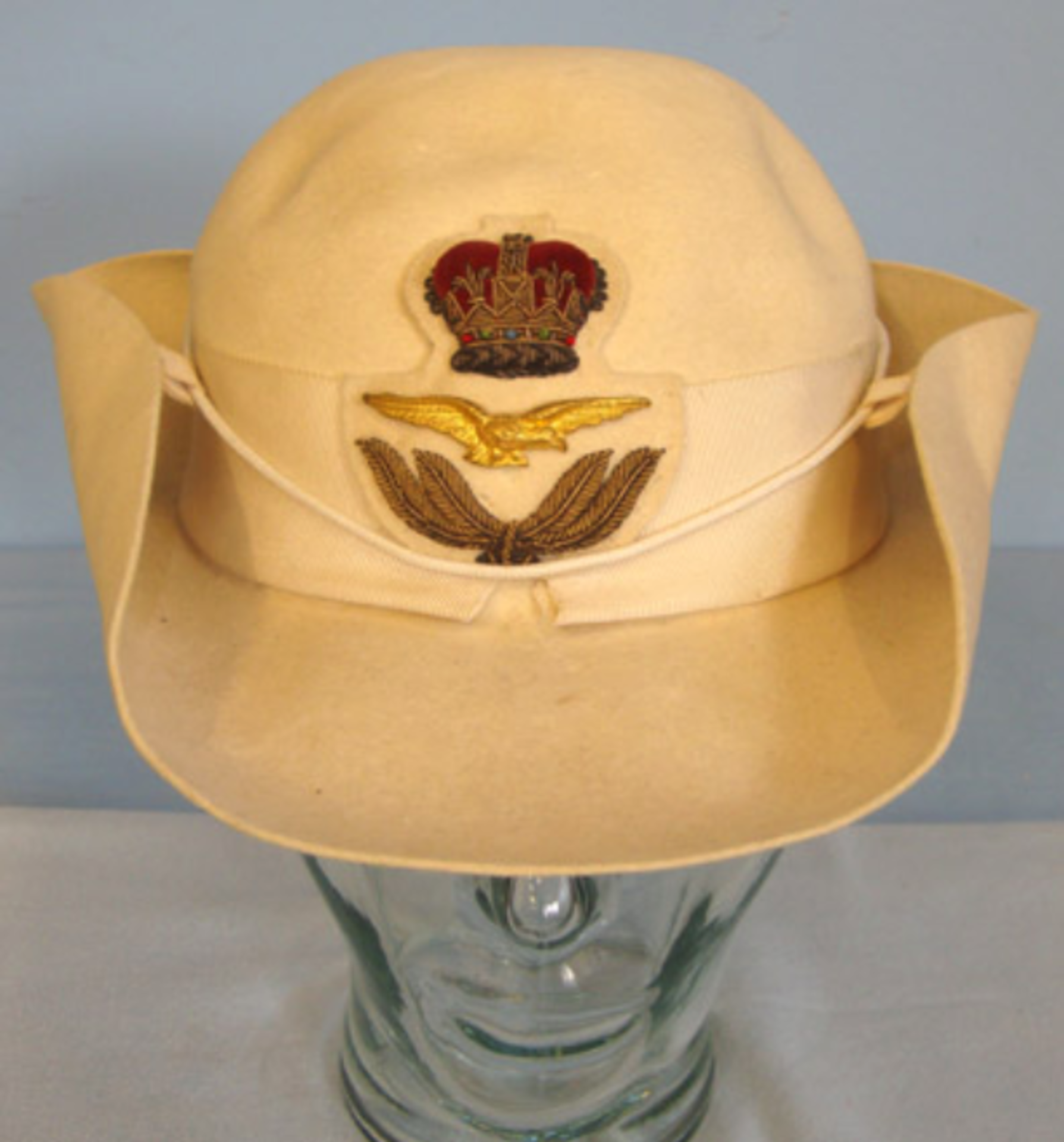 Post 1952 Female British RAF Nursing Officer’s Tropical Felt Tricorn Hat By Moss Bros - Image 3 of 3