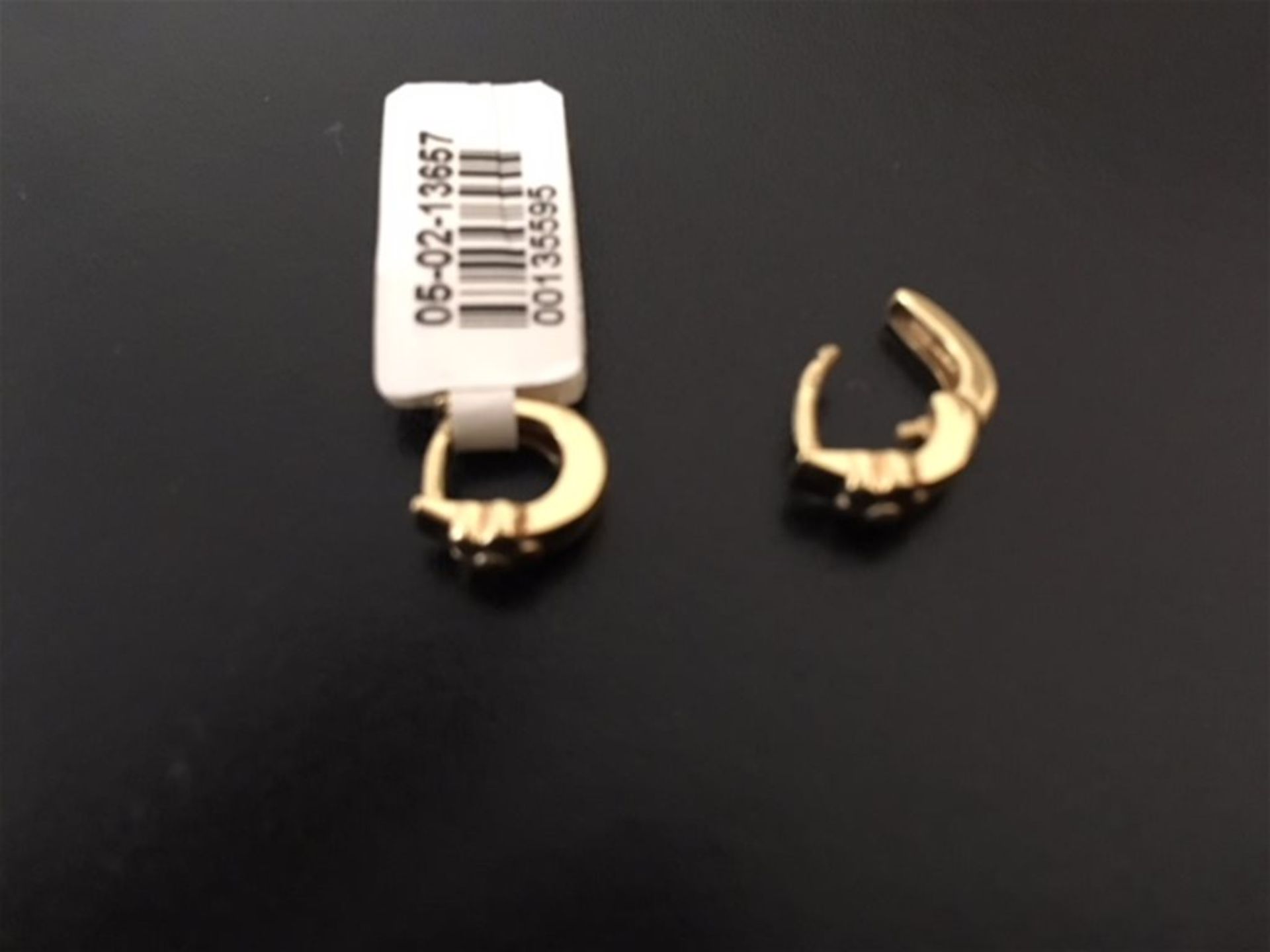 9ct gold earrings - Image 2 of 2
