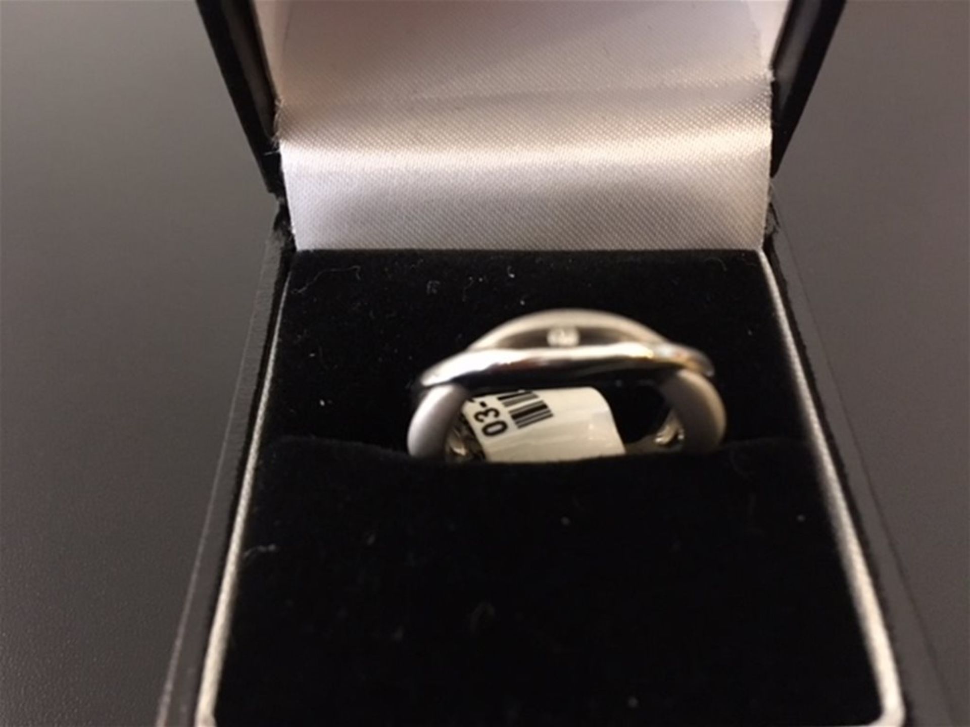 Silver ring - Image 2 of 2