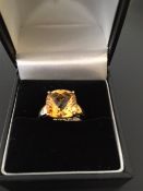 Yellow gold citrine ring