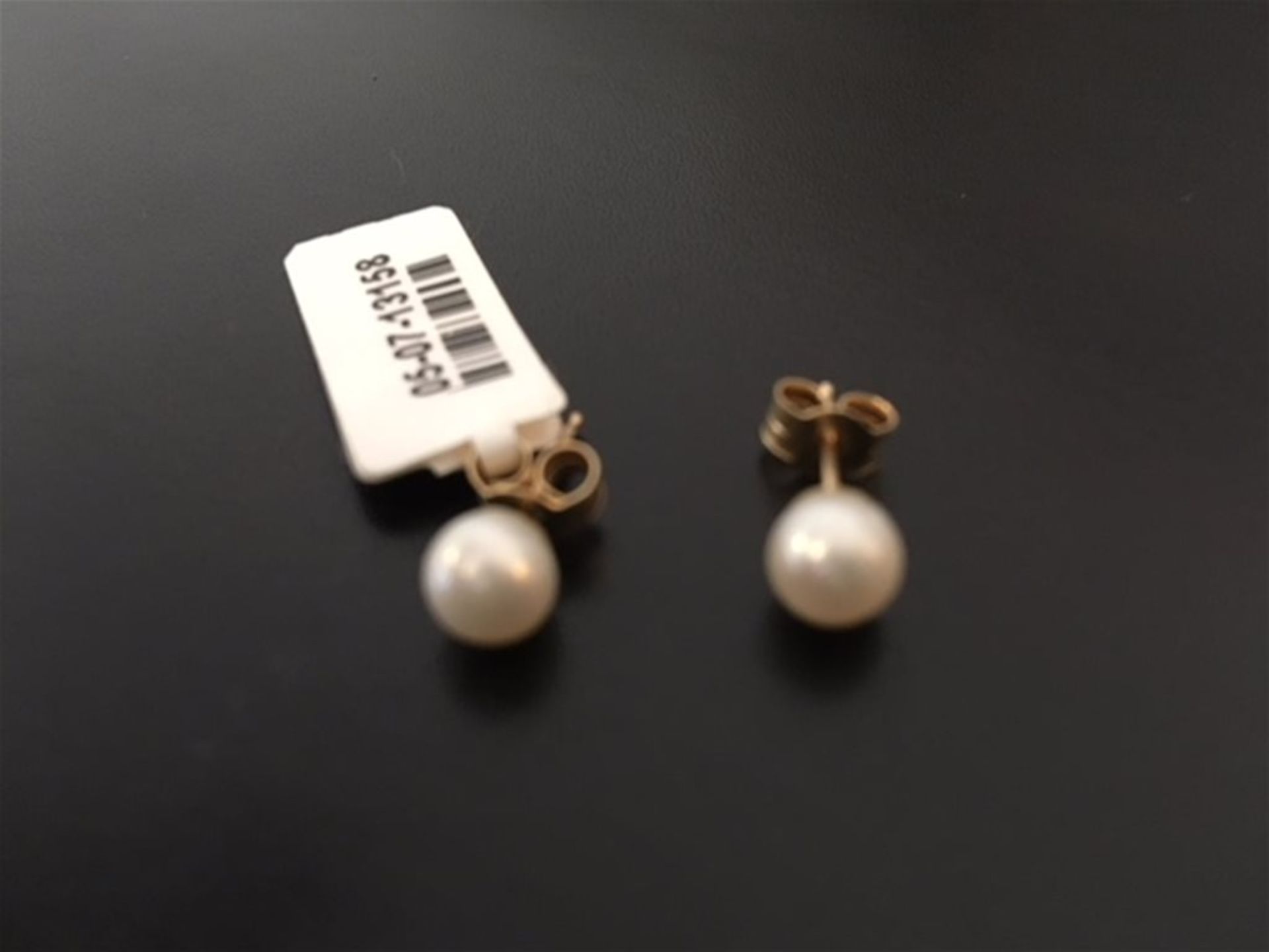 9ct yellow gold & pearl earrings - Image 2 of 2
