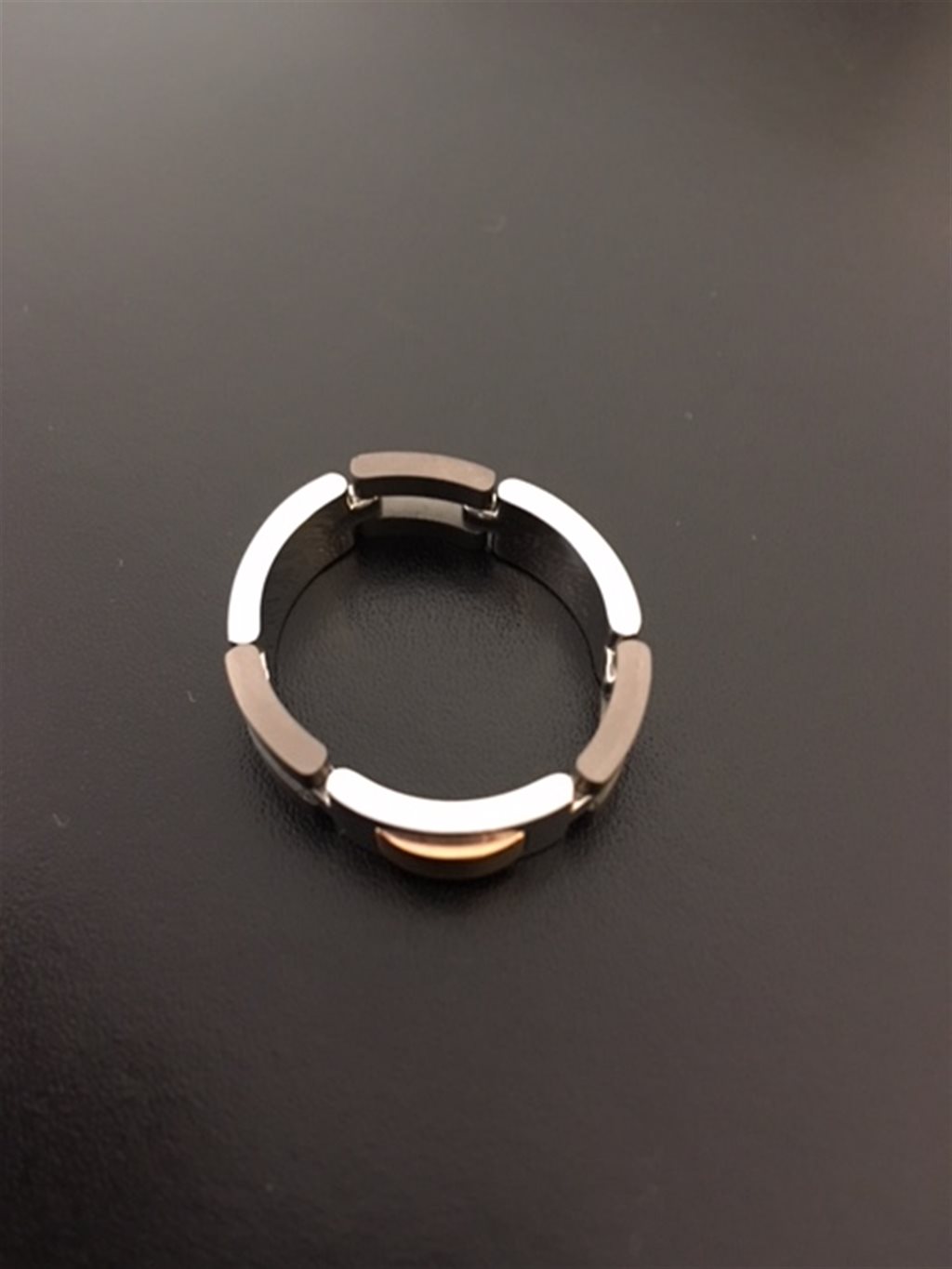 Flexible linked ring