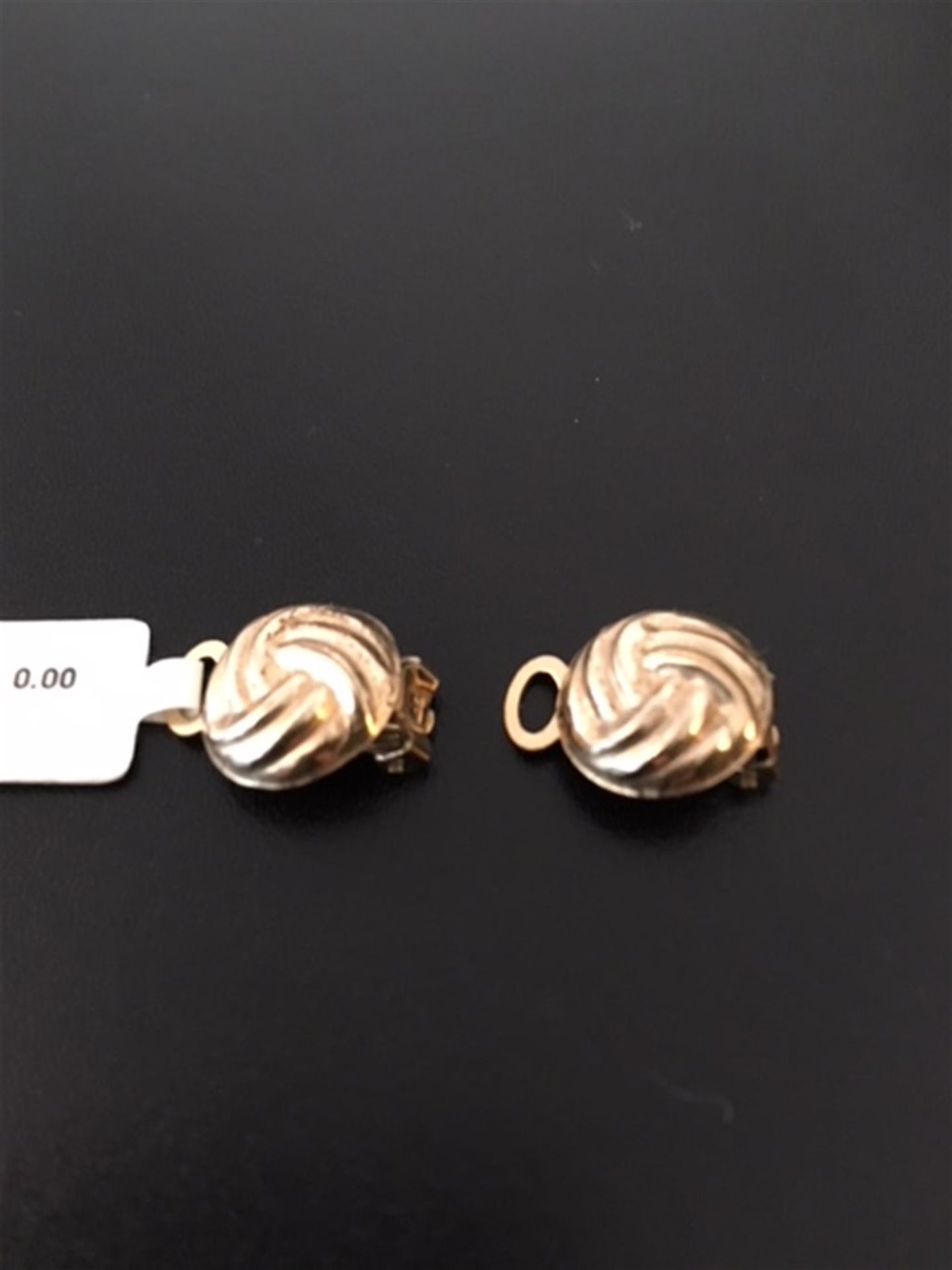 Yellow gold earrings