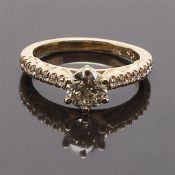 Ring in yellow gold, stamped 585, size 17,6 / 55 with center brilliant 1,01 ct Color M Clarity SI1