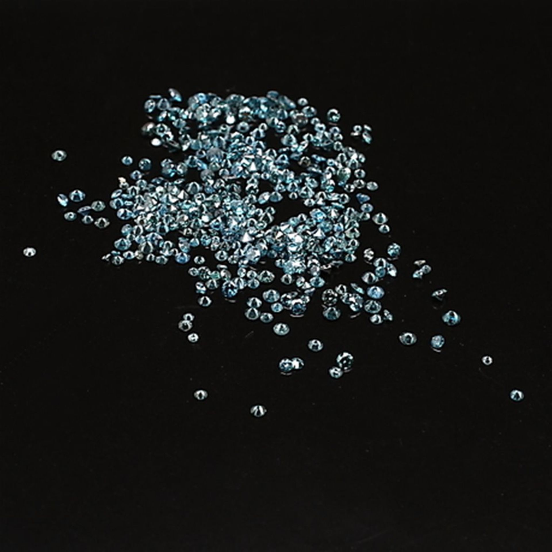 Unattached diamonds, colored, totaling 10 ct. - Image 2 of 2