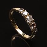 Alliance ring in yellow gold, stamped 750, size 18/56 with 5 diamonds total 0,80 ct Color from LB