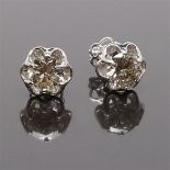 Single-stone earrings in white gold, stamped 750 with 2 diamonds total 2.05 ct Color J Clarity SI1-