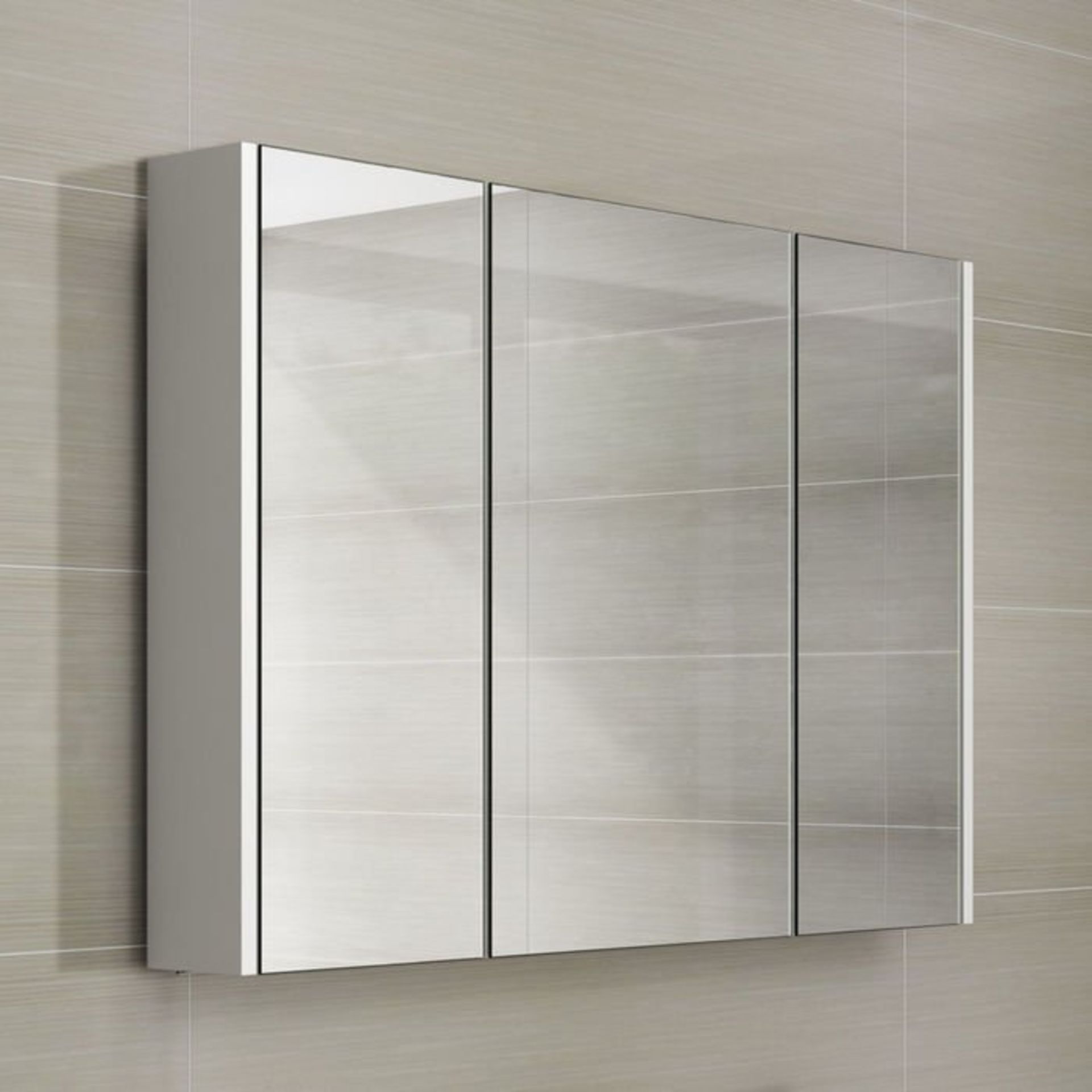 (L18)900mm Gloss White Triple Door Mirror Cabinet RRP £299.99. Sleek contemporary design Triple door