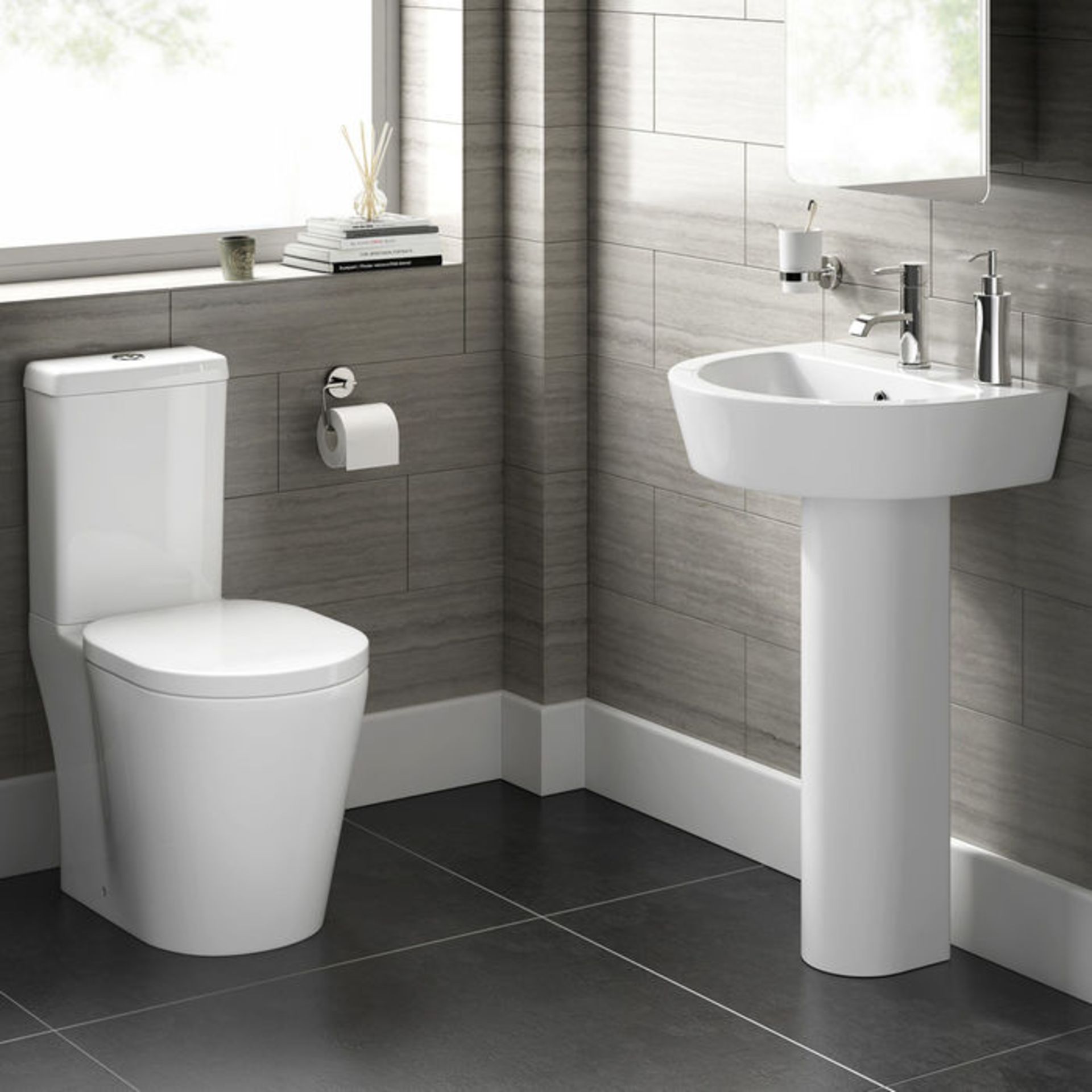 (E17) Albi Close Coupled Toilet & Cistern inc Soft Close Seat. RRP £349.99. This innovative toilet - Image 2 of 4