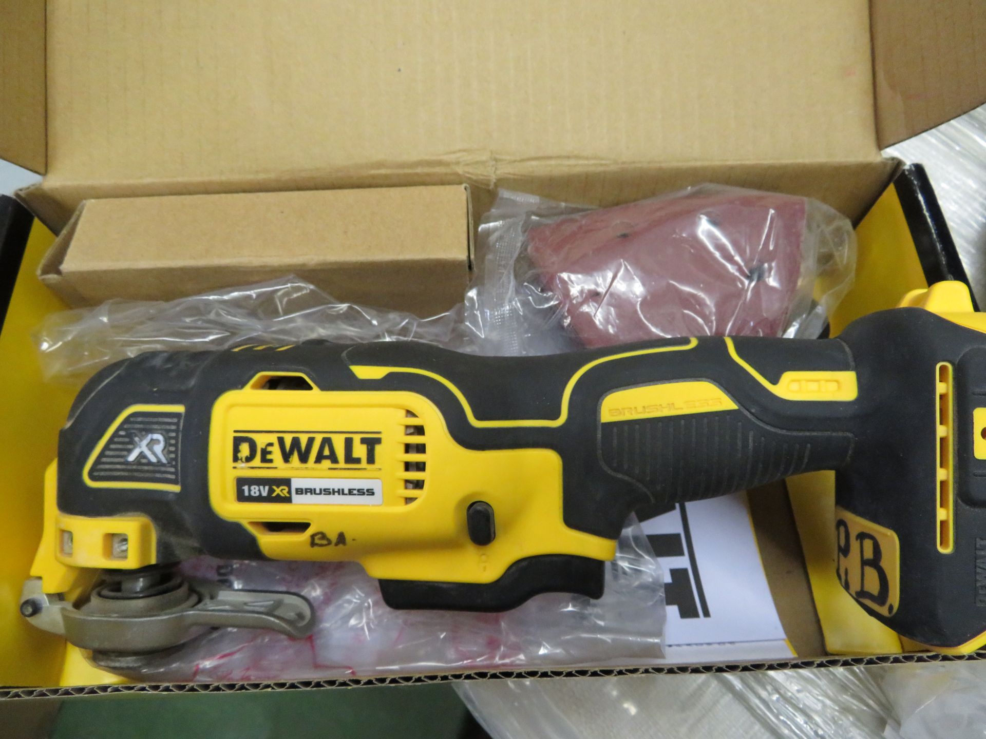 (D8) DeWALT DCS355N-XJ - Oscillating multi-tool - CORDLESS. GOOD USED CONDITION. - Image 2 of 2