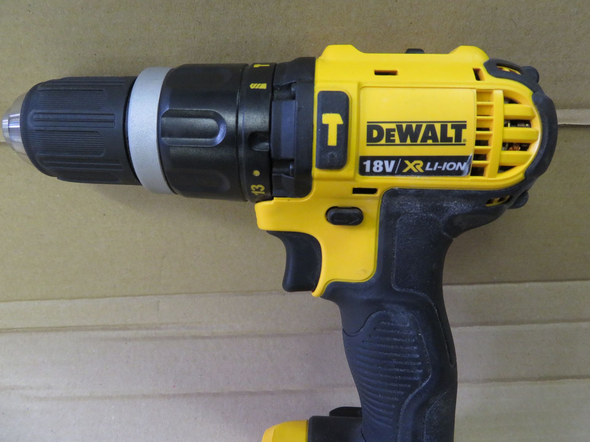 (D26) DEWALT DCD785N 18V XR 2 SPEED COMBI HAMMER DRILL. GOOD USED CONDITION. - Image 2 of 2