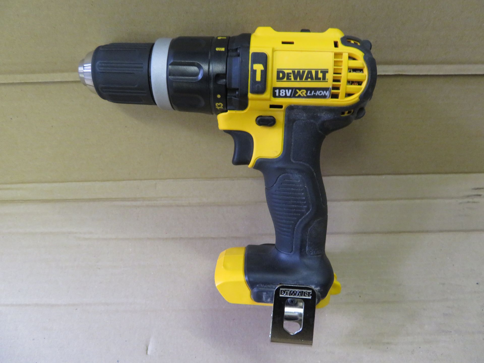 (D26) DEWALT DCD785N 18V XR 2 SPEED COMBI HAMMER DRILL. GOOD USED CONDITION.