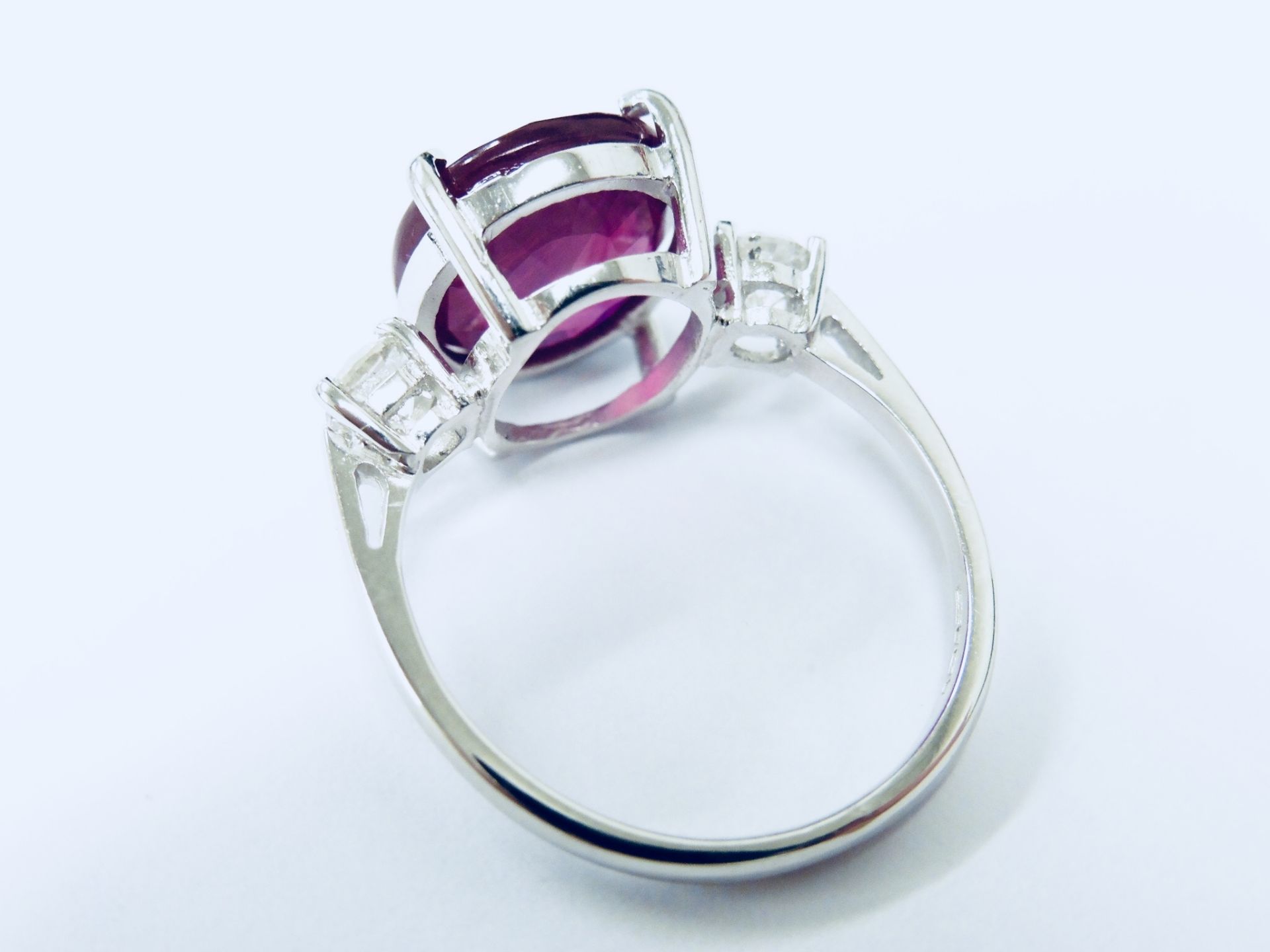 18ct Ruby diamond three stone ring,8.50ct Ruby(treated) 0.60ct diamonds (0.30ctx2) si2 I Colour ,4. - Image 3 of 4