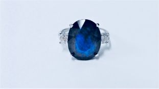 18ct sapphirediamond three stone ring,8.50ct sapphire(treated) 0.60ct diamonds (0.30ctx2) si2 I