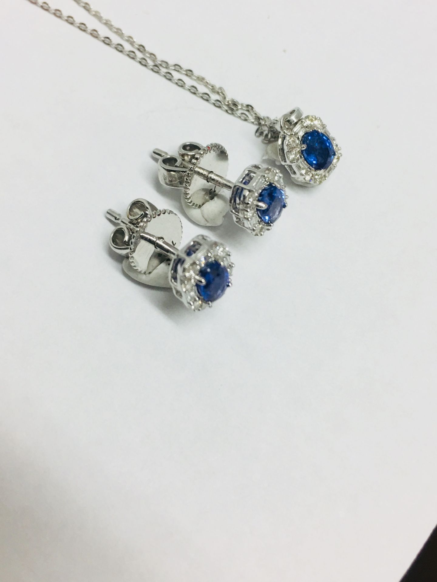 18ct Sapphire diamond Earrings and Pendant Set,0.78ct natural sapphire,0.24ct diamond brilliant - Image 4 of 5
