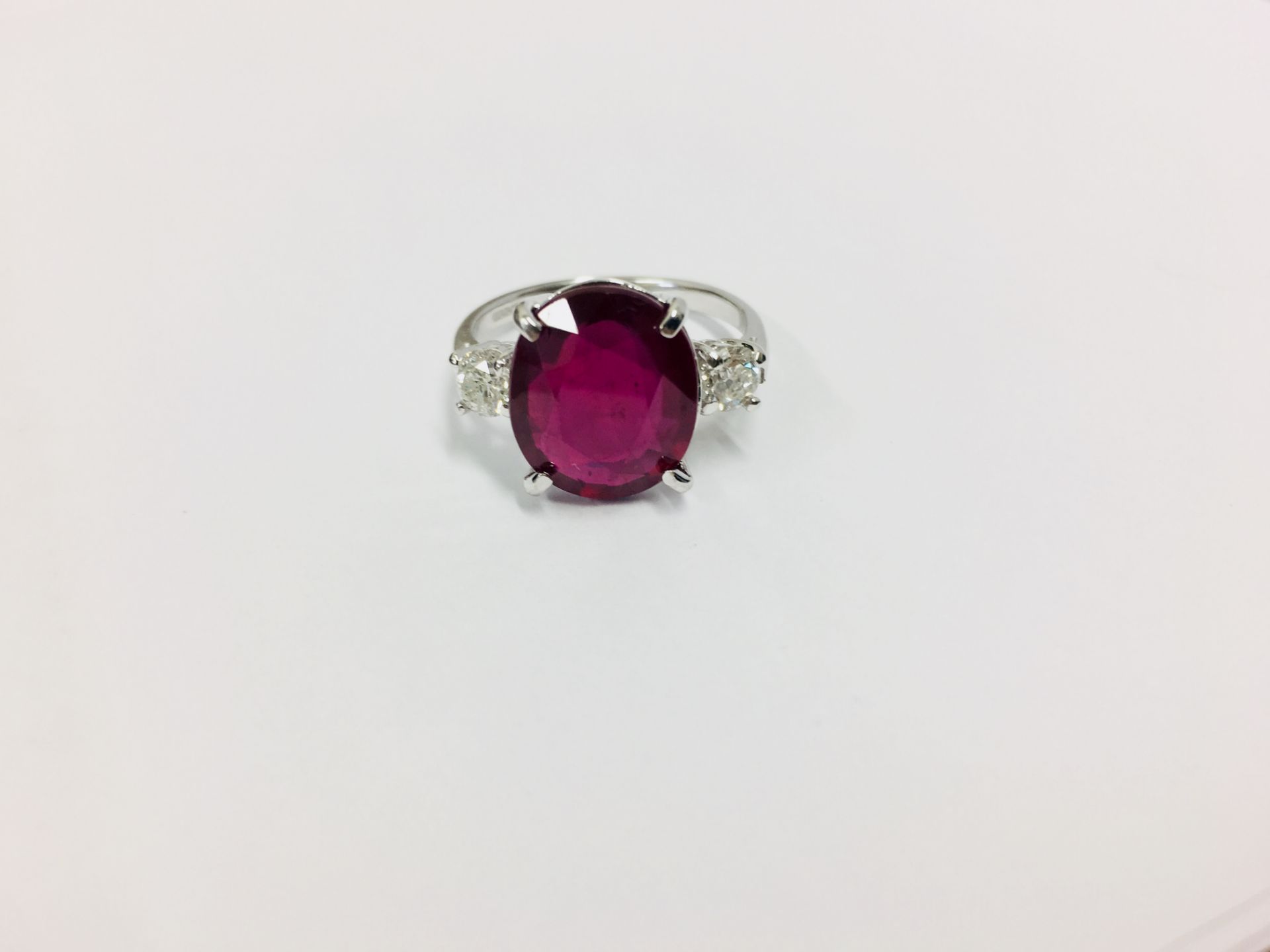 18ct Ruby diamond three stone ring,8.50ct Ruby(treated) 0.60ct diamonds (0.30ctx2) si2 I Colour ,4. - Image 4 of 4