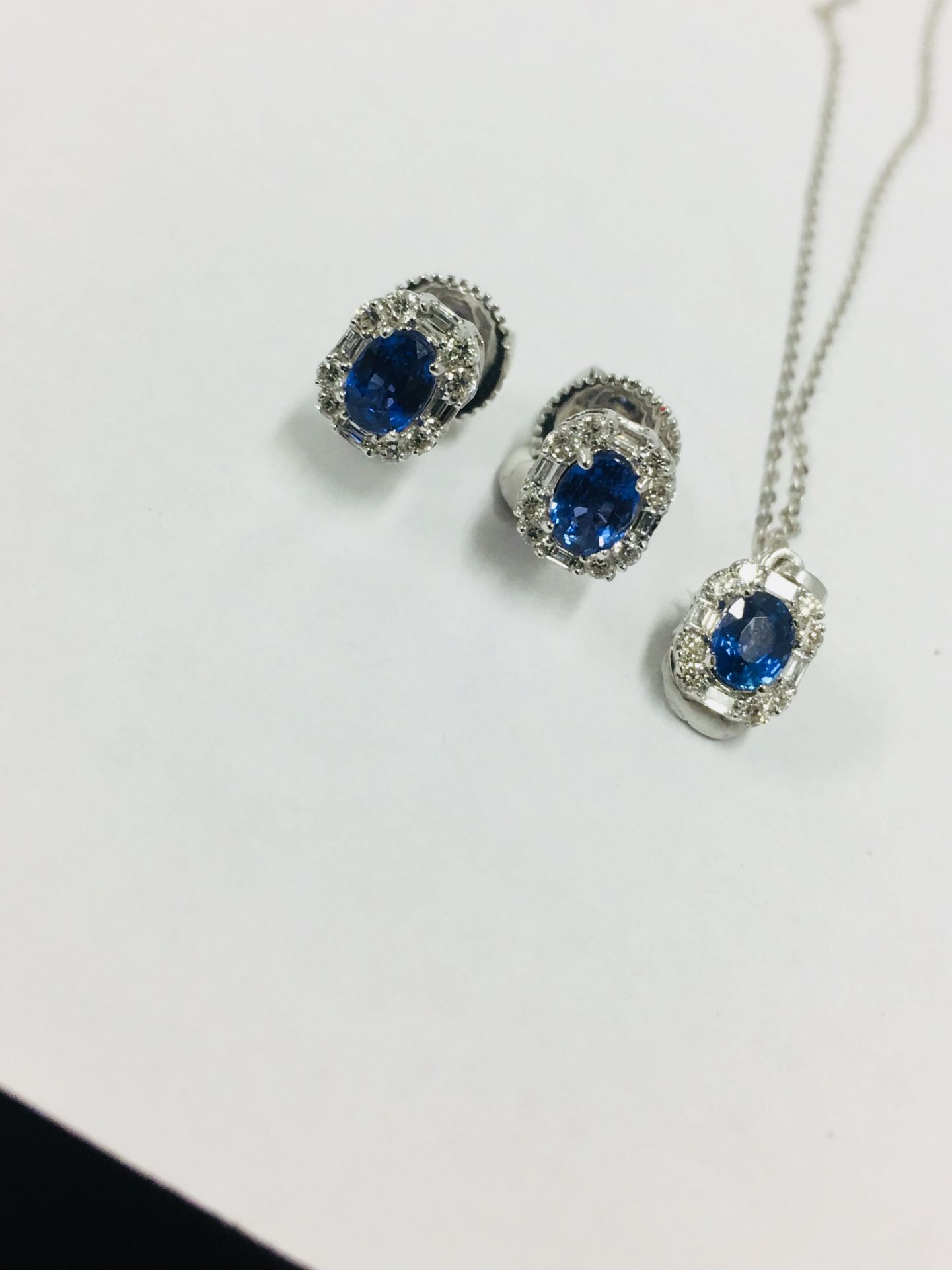 18ct Sapphire diamond Earrings and Pendant Set,0.78ct natural sapphire,0.24ct diamond brilliant - Image 3 of 5