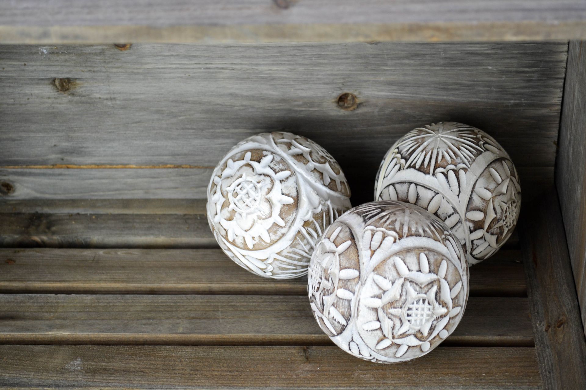 Pallet of wooden decorative balls