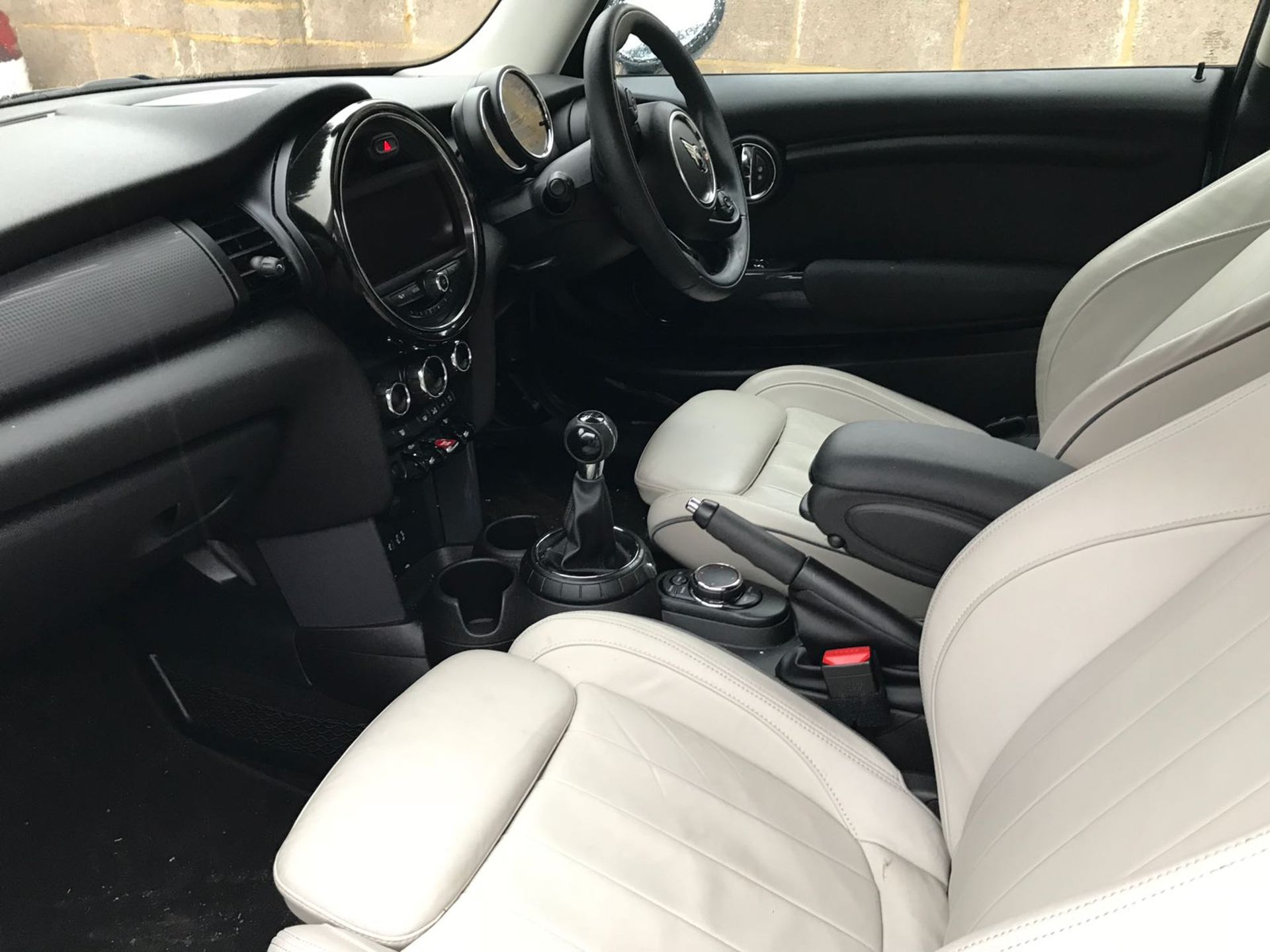 2015,Mini Cooper 1.5 diesel - Image 18 of 55