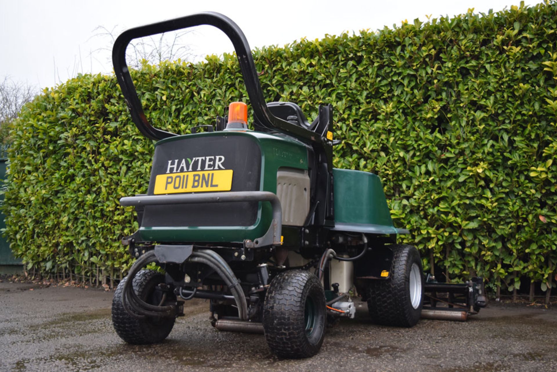 2011 Registered Hayter LT324 Triple Cylinder Mower - Image 6 of 9