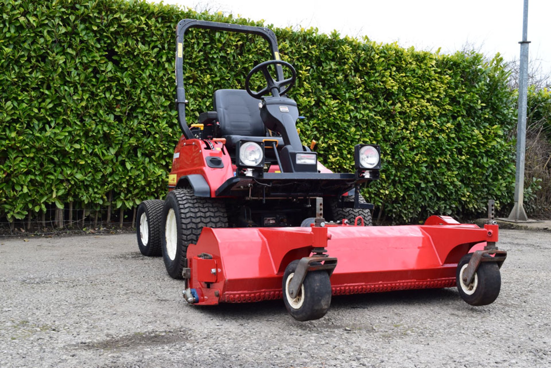 2012 Shibaura CM374 Ride On With Trimax Flail Mower - Image 4 of 15