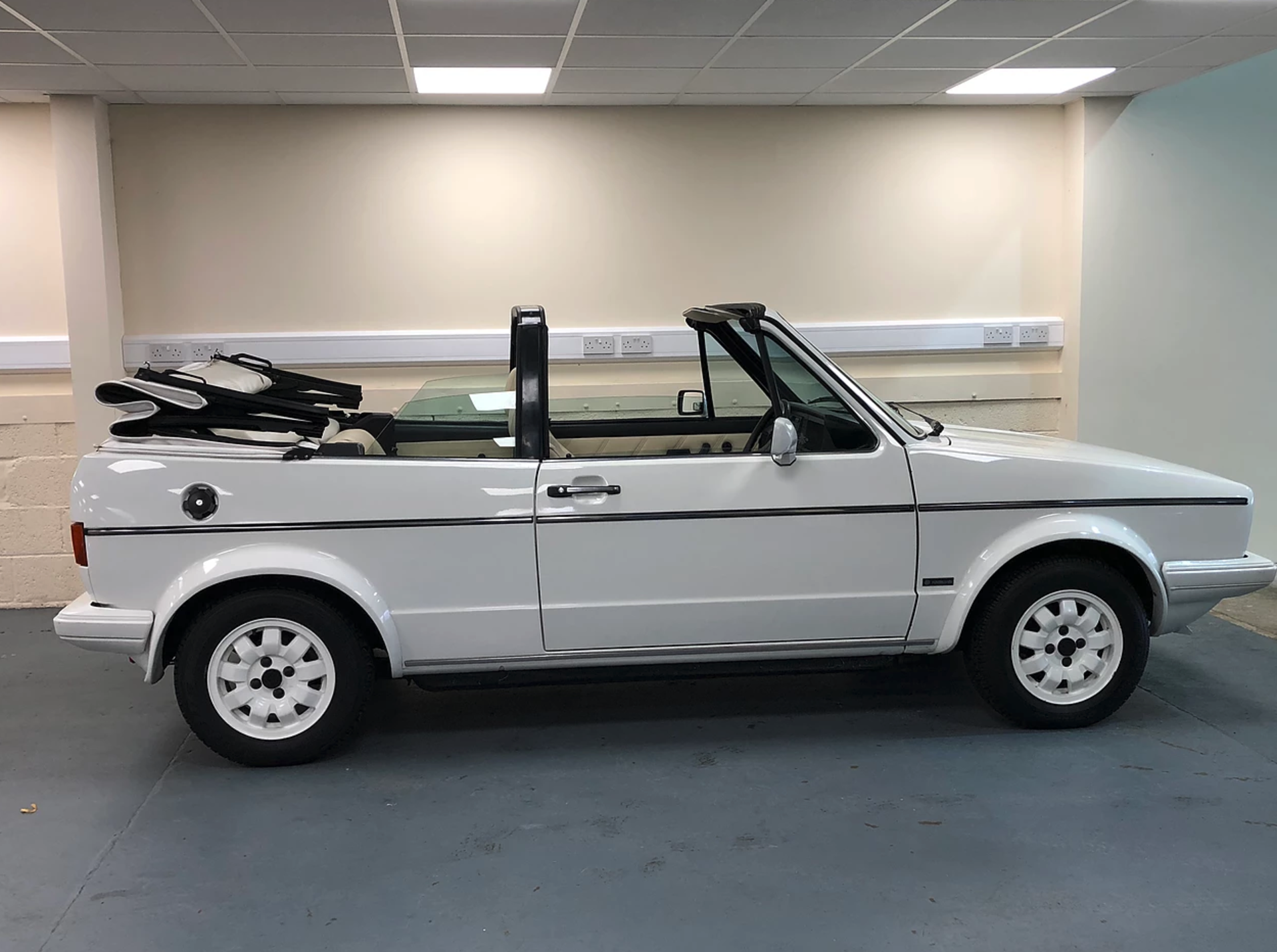 1984 Golf GTI MK1 Convertible - Very low miles & only 3 previous owners. - Bild 3 aus 13