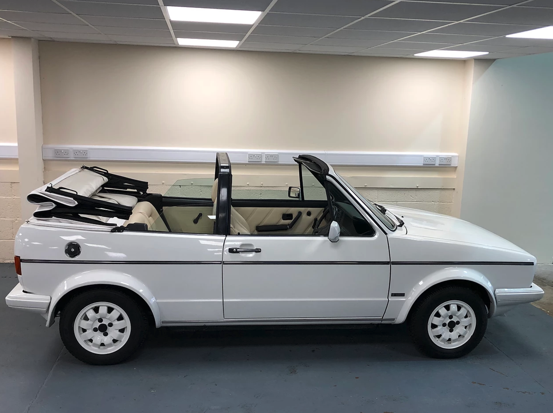 1984 Golf GTI MK1 Convertible - Very low miles & only 3 previous owners. - Image 5 of 13