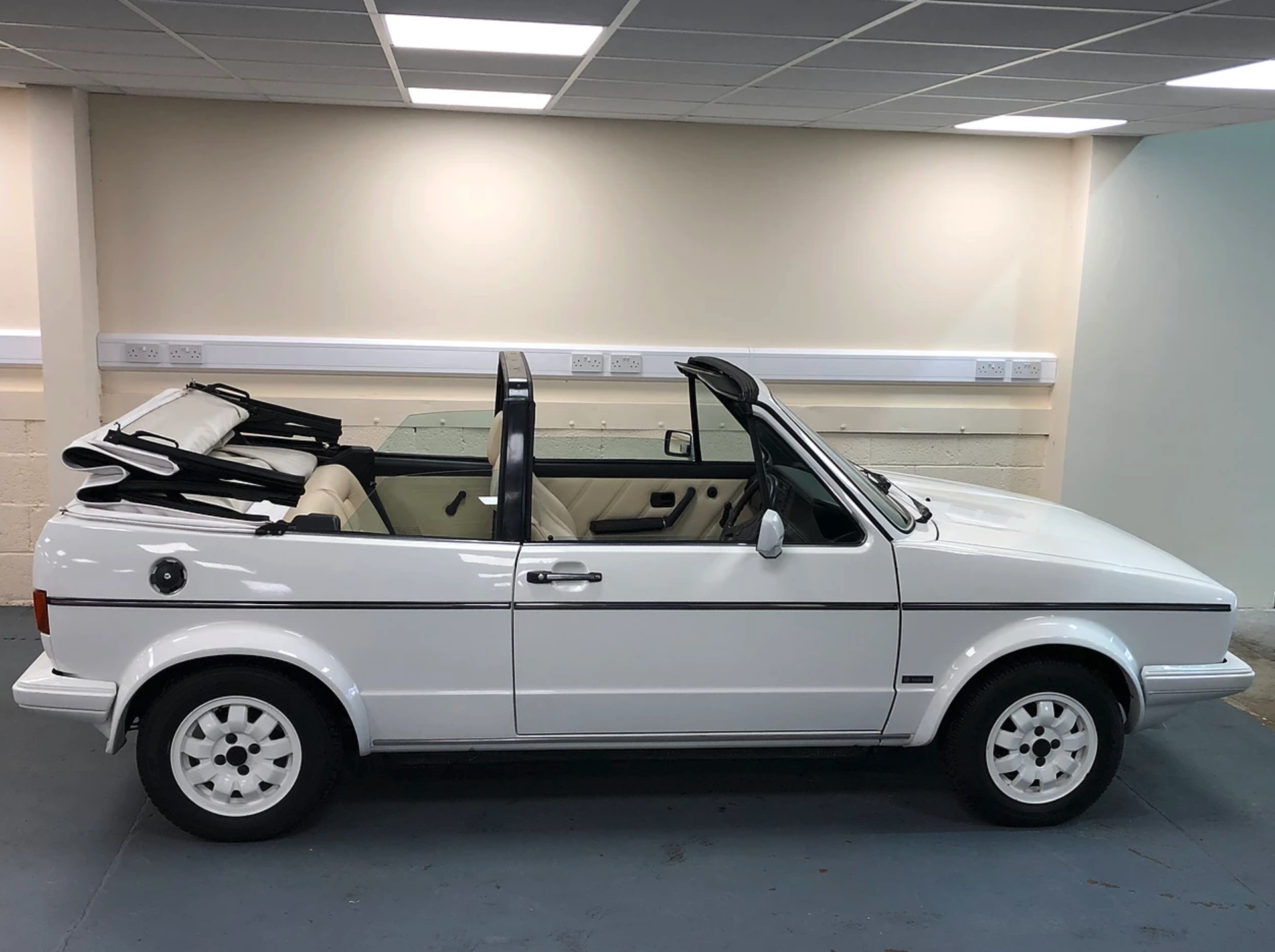 1984 Golf GTI MK1 Convertible - Very low miles & only 3 previous owners. - Bild 5 aus 13