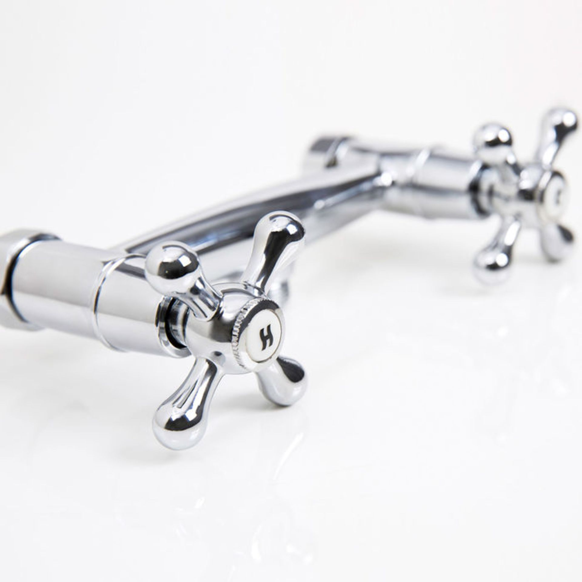 (S44) Traditional Exposed Bar Mixer Kit. Stunning classic aesthetic with our timeless circular - Image 4 of 5