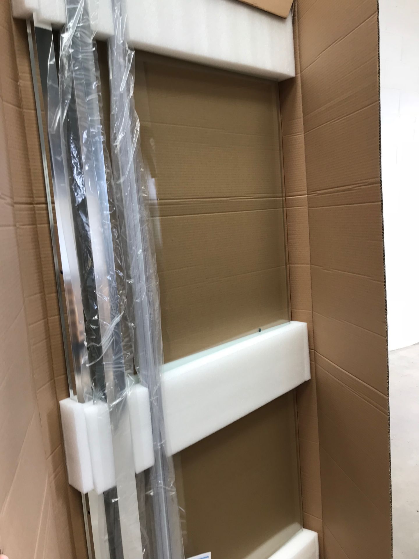 857-9 | 10 x SHOWER ENCLOSURE HINGE 900X900MM PIVOT C RRP of Pallet - £2839.9 Delivery charged at £ - Image 2 of 6