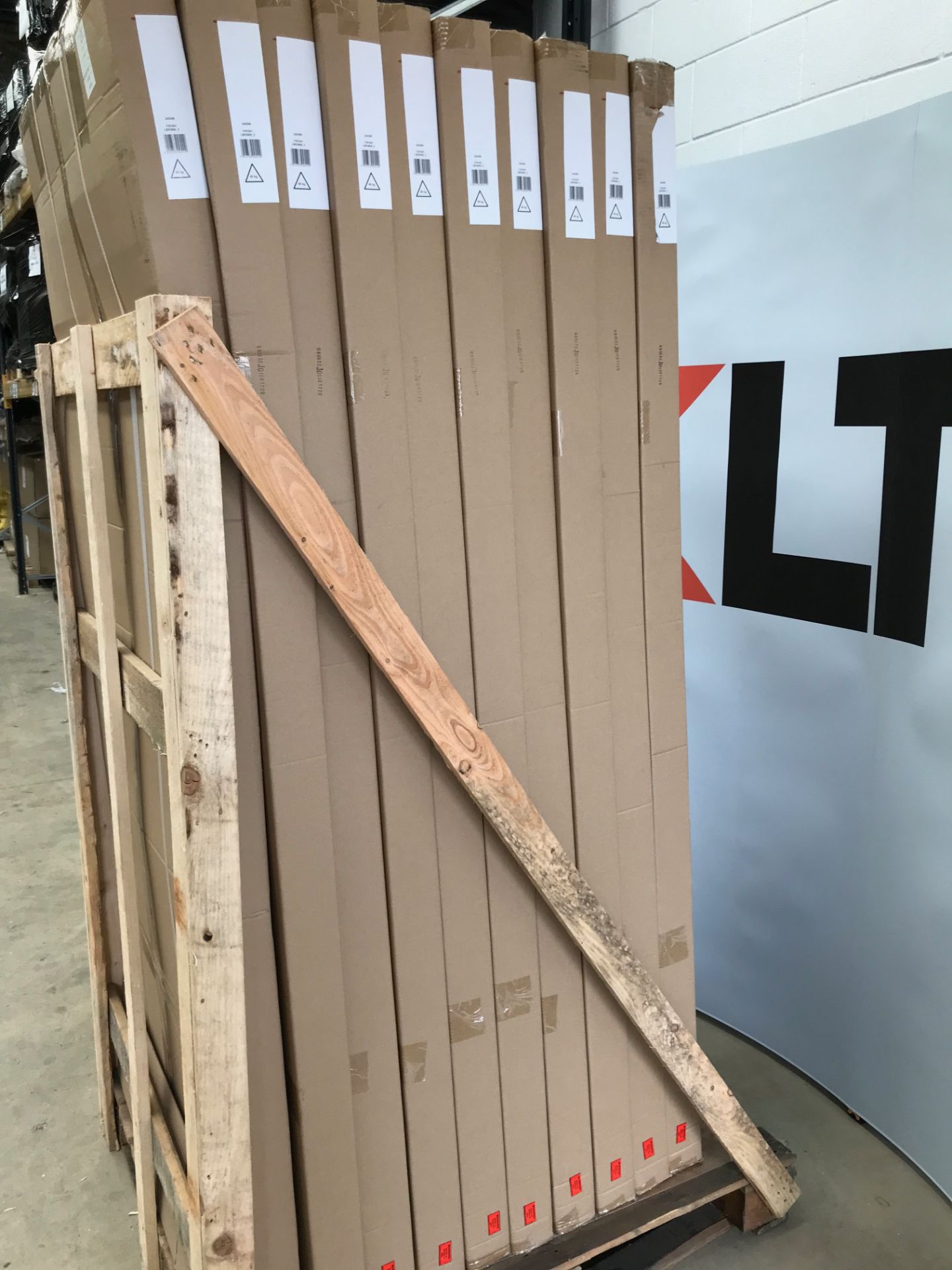 857-9 | 10 x SHOWER ENCLOSURE HINGE 900X900MM PIVOT C RRP of Pallet - £2839.9 Delivery charged at £
