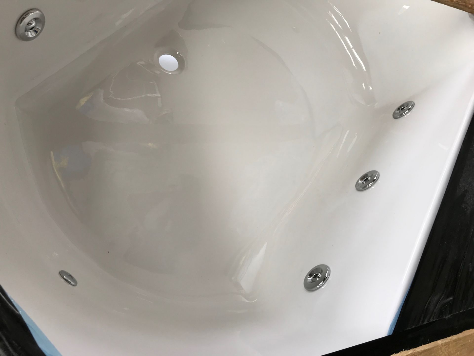 RO | 1 x OLNEY LUXURY CORNER BATH GOLD WHIRLPOOL RRP of Pallet - £762.99 Delivery charged at £50 + - Image 2 of 11