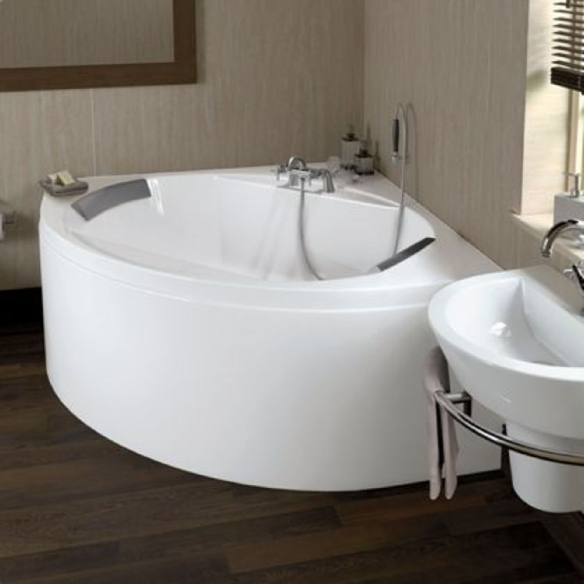 RO | 1 x OLNEY LUXURY CORNER BATH GOLD WHIRLPOOL RRP of Pallet - £762.99 Delivery charged at £50 +